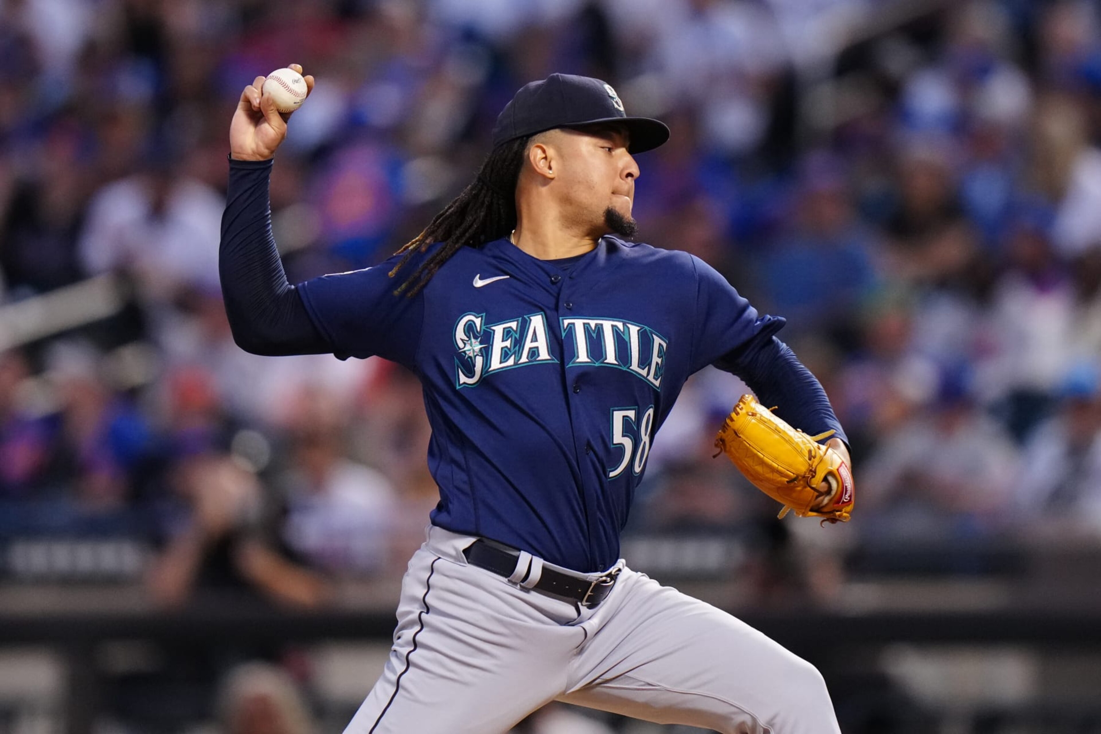 NEW YORK, NY - SEPTEMBER 02: Luis Castillo #58 of the Seattle Mariners pitches during the game between the Seattle Mariners and the New York Mets at Citi Field on Saturday, September 2, 2023 in New York, New York. (Photo by Daniel Shirey/MLB Photos via Getty Images) NEW YORK, NY - SEPTEMBER 02: Luis Castillo #58 of the Seattle Mariners pitches during the game between the Seattle Mariners and the New York Mets at Citi Field on Saturday, September 2, 2023 in New York, New York. (Photo by Daniel Shirey/MLB Photos via Getty Images)