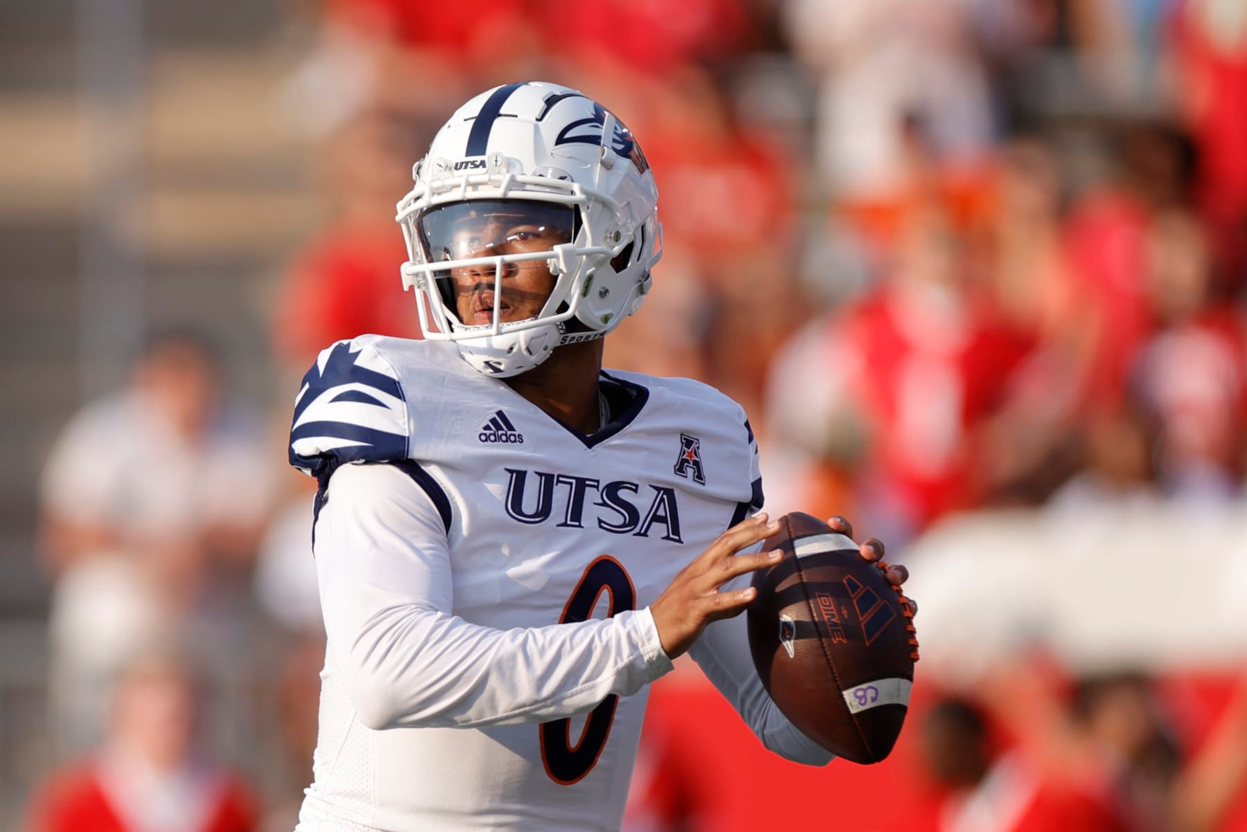 HOUSTON, TEXAS - SEPTEMBER 02: Frank Harris #0 of the UTSA Roadrunners looks to pass during the first half against the Houston Cougars at TDECU Stadium on September 02, 2023 in Houston, Texas. (Photo by Carmen Mandato/Getty Images) HOUSTON, TEXAS - SEPTEMBER 02: Frank Harris #0 of the UTSA Roadrunners looks to pass during the first half against the Houston Cougars at TDECU Stadium on September 02, 2023 in Houston, Texas. (Photo by Carmen Mandato/Getty Images)