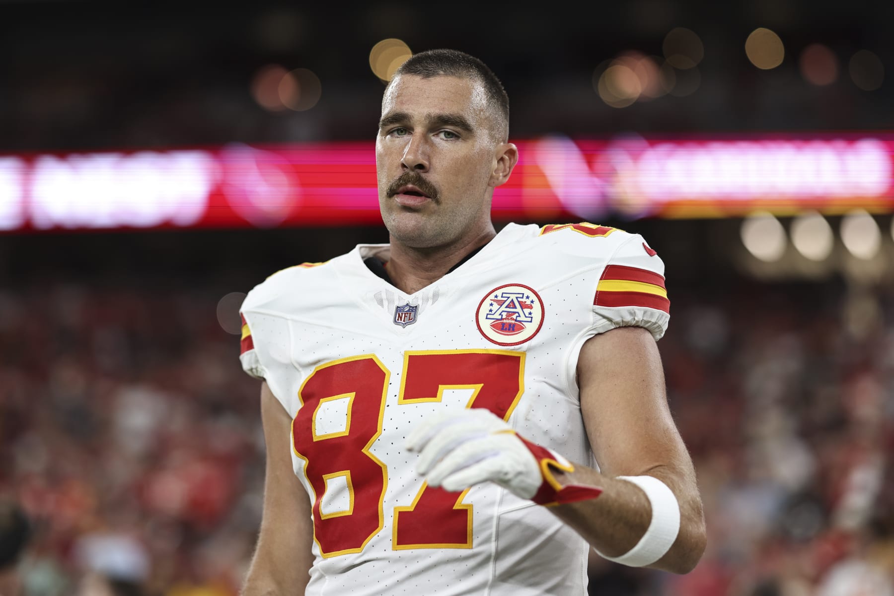 GLENDALE, ARIZONA - AUGUST 19: Travis Kelce #87 of the Kansas City Chiefs reacts prior to an NFL preseason football game between the Arizona Cardinals and the Kansas City Chiefs at State Farm Stadium on August 19, 2023 in Glendale, Arizona. (Photo by Michael Owens/Getty Images)