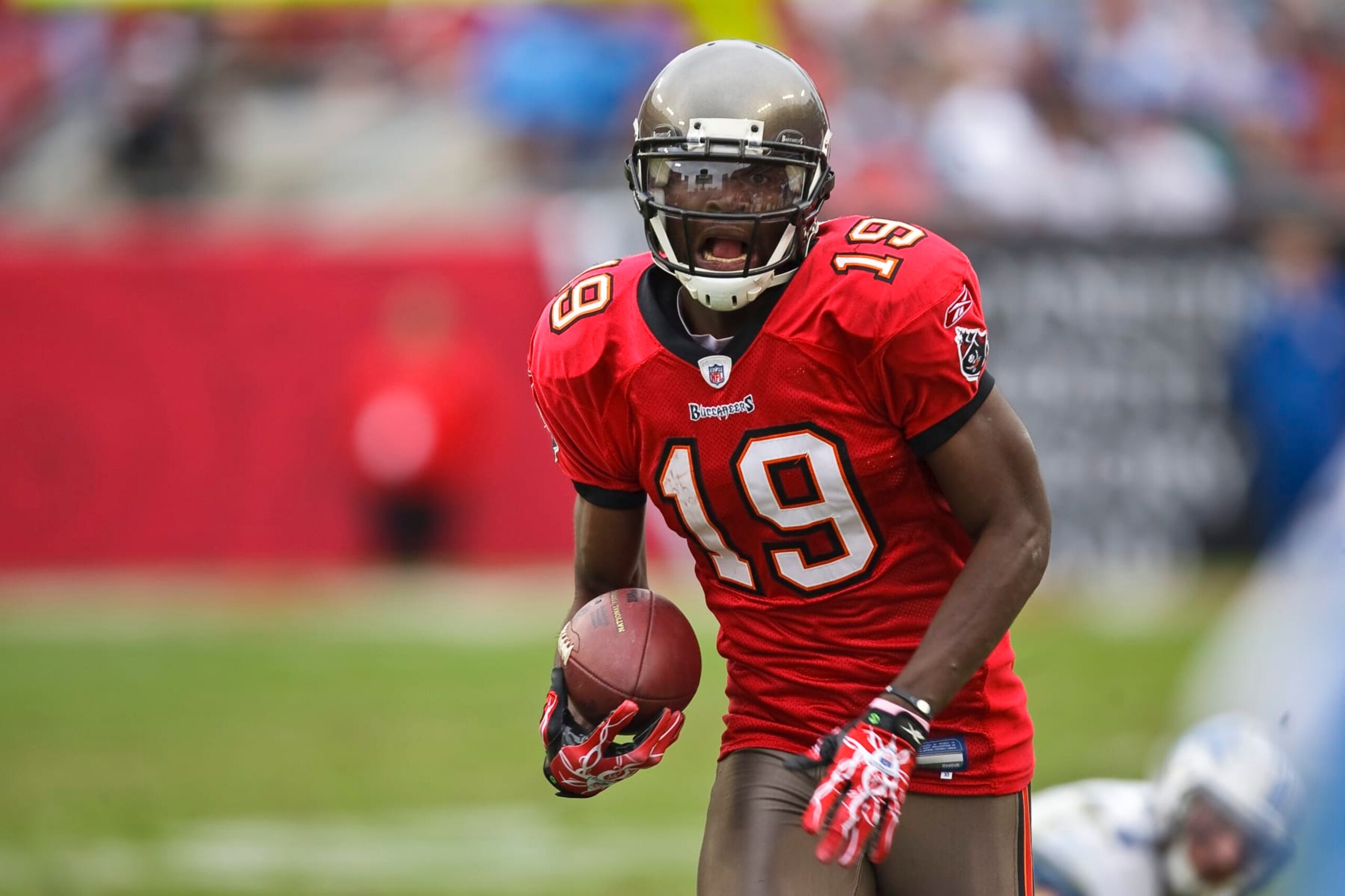 TAMPA, FL - DECEMBER 19: Wide receiver Mike Williams #19 of the Tampa Bay Buccaneers carries the ball during a NFL game against the Detroit Lions on December 19, 2010 at Raymond James Stadium in Tampa, Florida. (Photo by Michael DeHoog/Sports Imagery/Getty Images) TAMPA, FL - DECEMBER 19: Wide receiver Mike Williams #19 of the Tampa Bay Buccaneers carries the ball during a NFL game against the Detroit Lions on December 19, 2010 at Raymond James Stadium in Tampa, Florida. (Photo by Michael DeHoog/Sports Imagery/Getty Images)