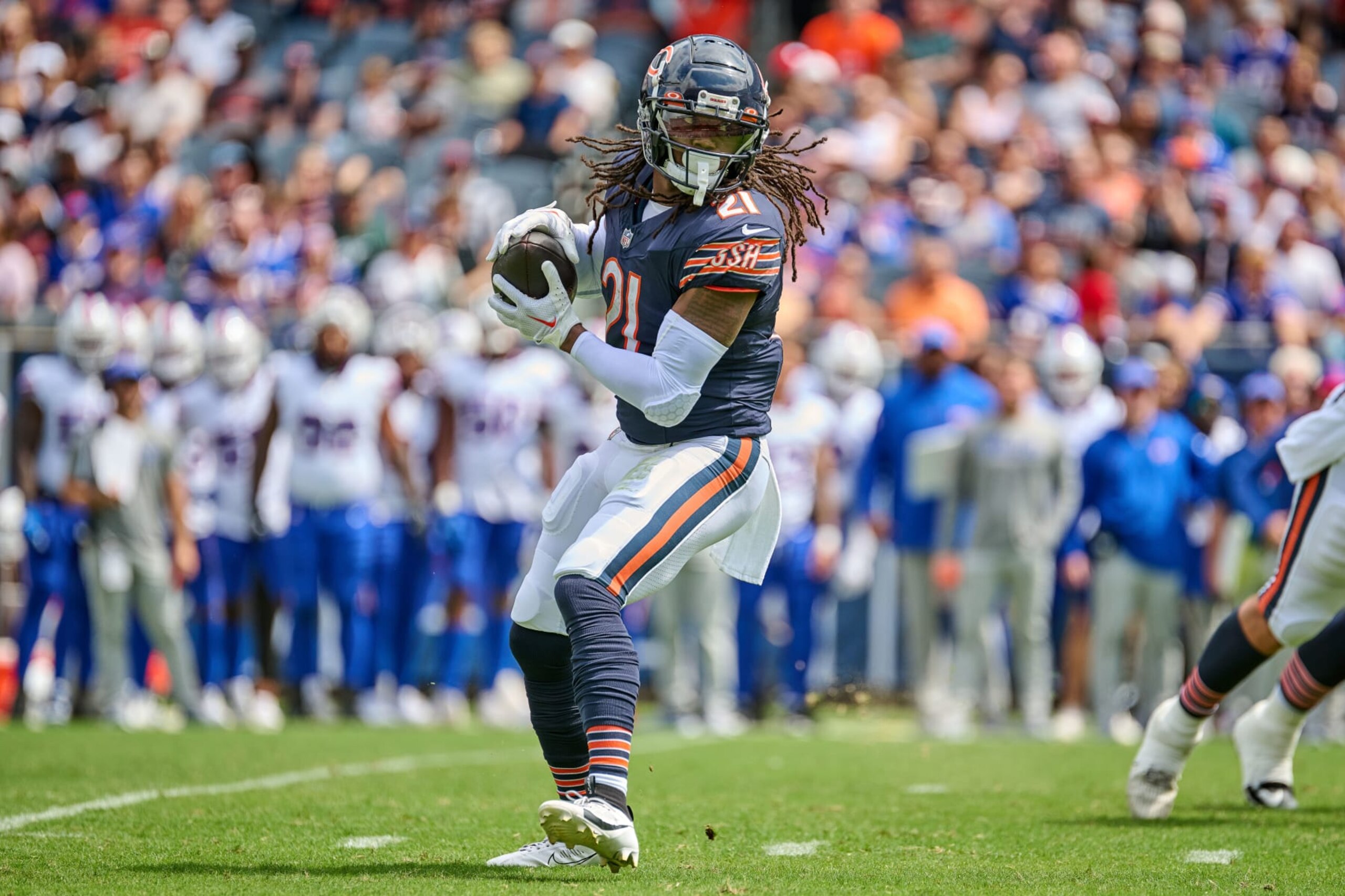 CHICAGO, IL - AUGUST 26: Chicago Bears running back D'Onta Foreman (21) catches the football in action during a preseason game between the Buffalo Bills and the Chicago Bears on August 26, 2023, at Soldier Field in Chicago, IL. (Photo by Robin Alam/Icon Sportswire via Getty Images)