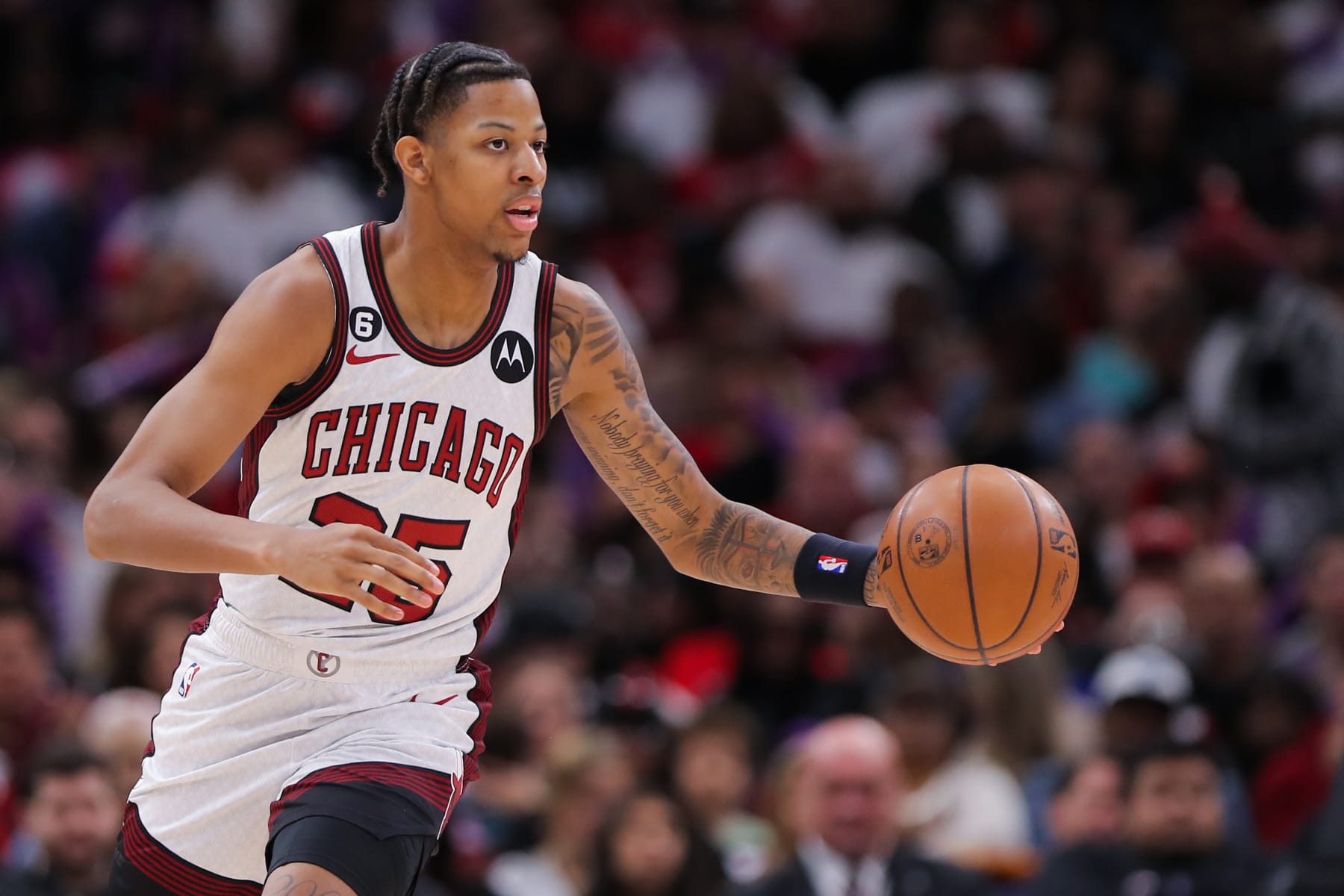 CHICAGO, IL - APRIL 09: Chicago Bulls forward Dalen Terry (25) brings the ball up court during a NBA game between the Detroit Pistons and the Chicago Bulls on April 9, 2023 at the United Center in Chicago, IL. (Photo by Melissa Tamez/Icon Sportswire via Getty Images)