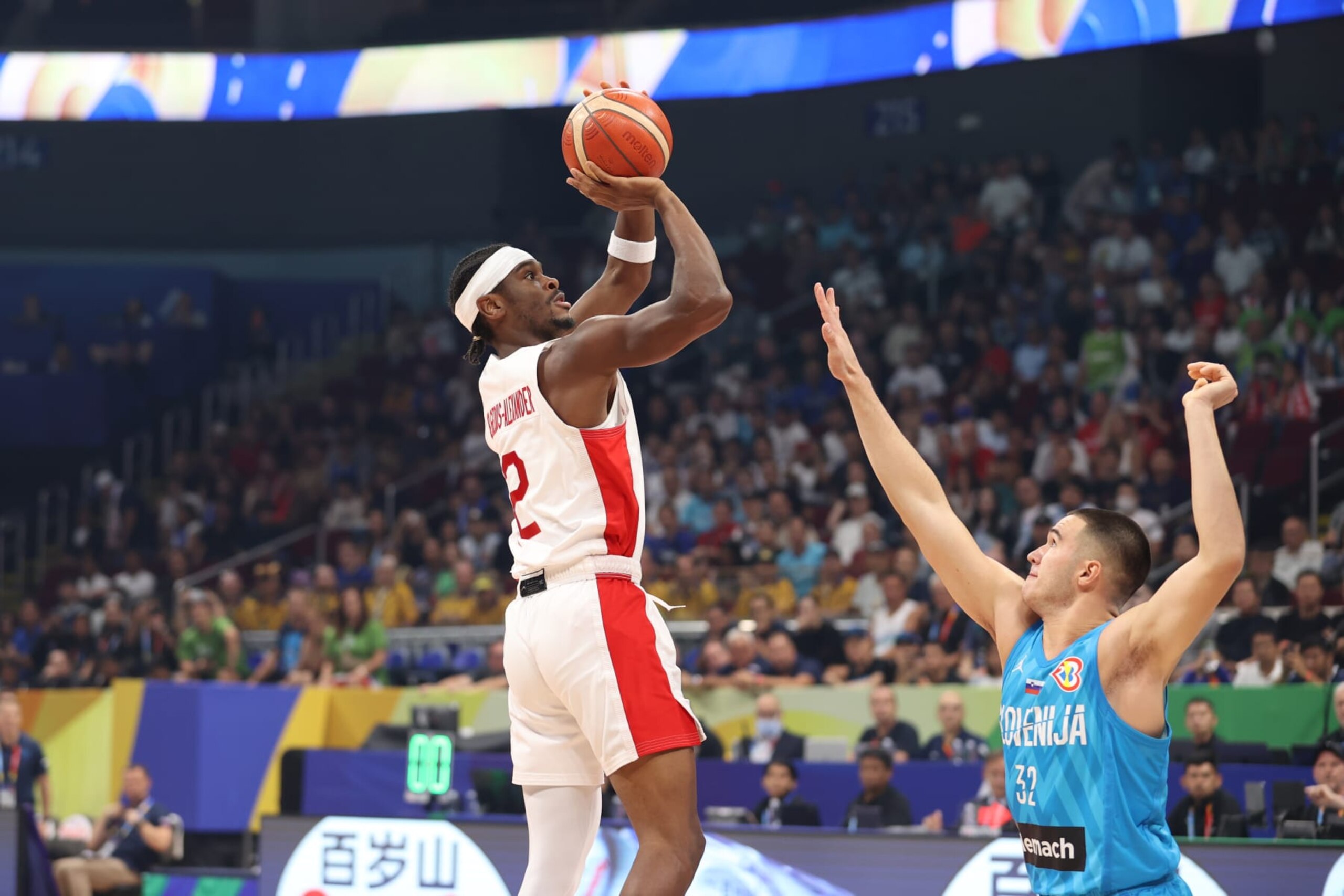 MANILA, PHILIPPINES - SEPTEMBER 6: Shai Gilgeous-Alexander of Canada shoots the ball against Slovenia as part of the 2023 FIBA World Cup on September 6, 2023 at Mall of Asia Arena in Manila, Philippines. NOTE TO USER: User expressly acknowledges and agrees that, by downloading and/or using this photograph, user is consenting to the terms and conditions of the Getty Images License Agreement. Mandatory Copyright Notice: Copyright 2023 NBAE (Photo by Stephen Gosling/NBAE via Getty Images)