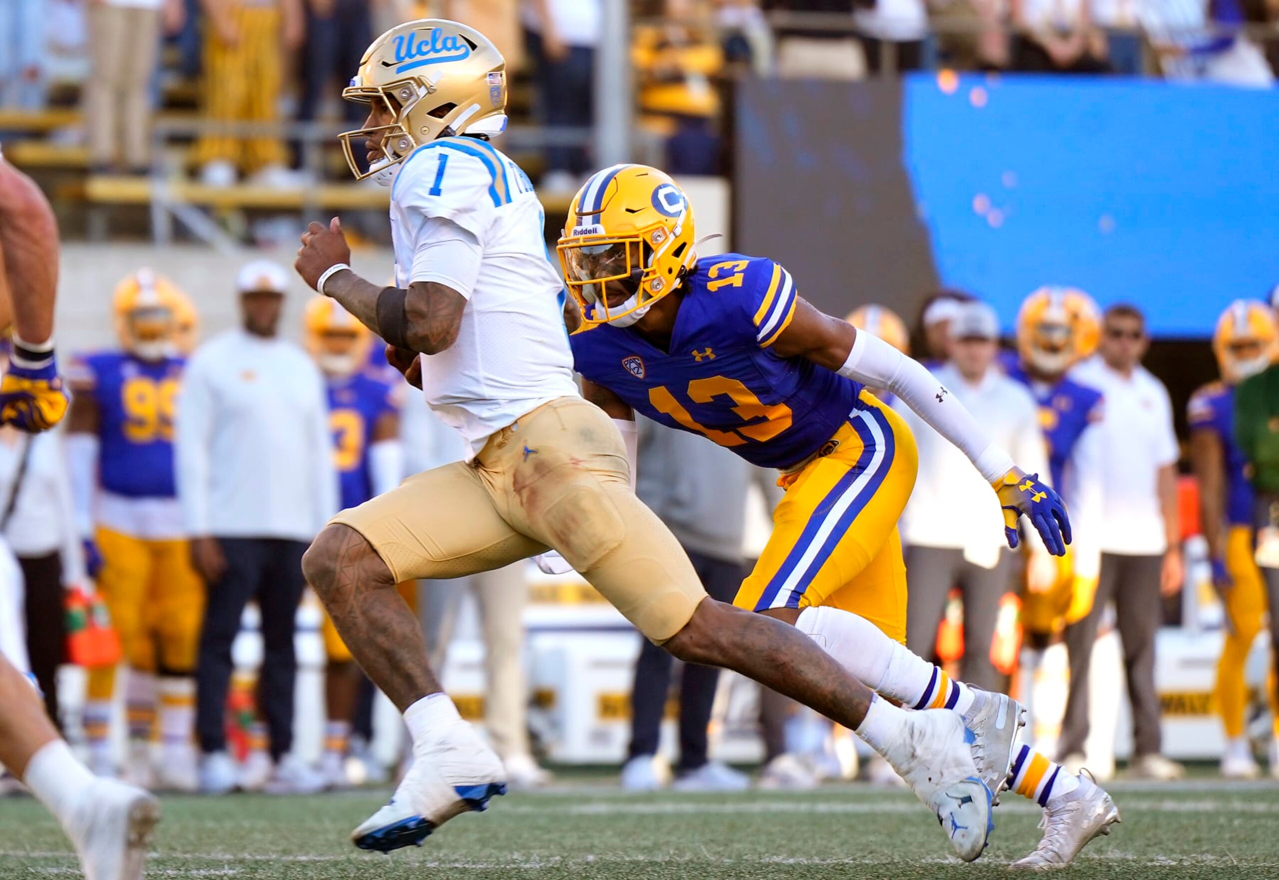 BERKELEY, CALIFORNIA - NOVEMBER 25: Dorian Thompson-Robinson #1 of the UCLA Bruins runs for a touchdown against the California Golden Bears during the third quarter of an NCAA football game at California Memorial Stadium on November 25, 2022 in Berkeley, California. (Photo by Thearon W. Henderson/Getty Images)