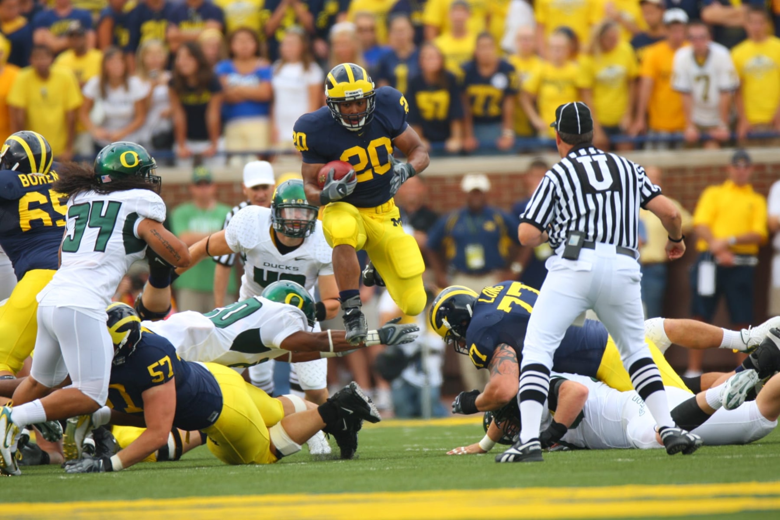 UNITED STATES - SEPTEMBER 08: College Football: Michigan Mike Hart (20) in action, rushing vs Oregon, Ann Arbor, MI 9/8/2007 (Photo by Al Tielemans/Sports Illustrated via Getty Images) (SetNumber: X78665 TK1 R1) UNITED STATES - SEPTEMBER 08: College Football: Michigan Mike Hart (20) in action, rushing vs Oregon, Ann Arbor, MI 9/8/2007 (Photo by Al Tielemans/Sports Illustrated via Getty Images) (SetNumber: X78665 TK1 R1)