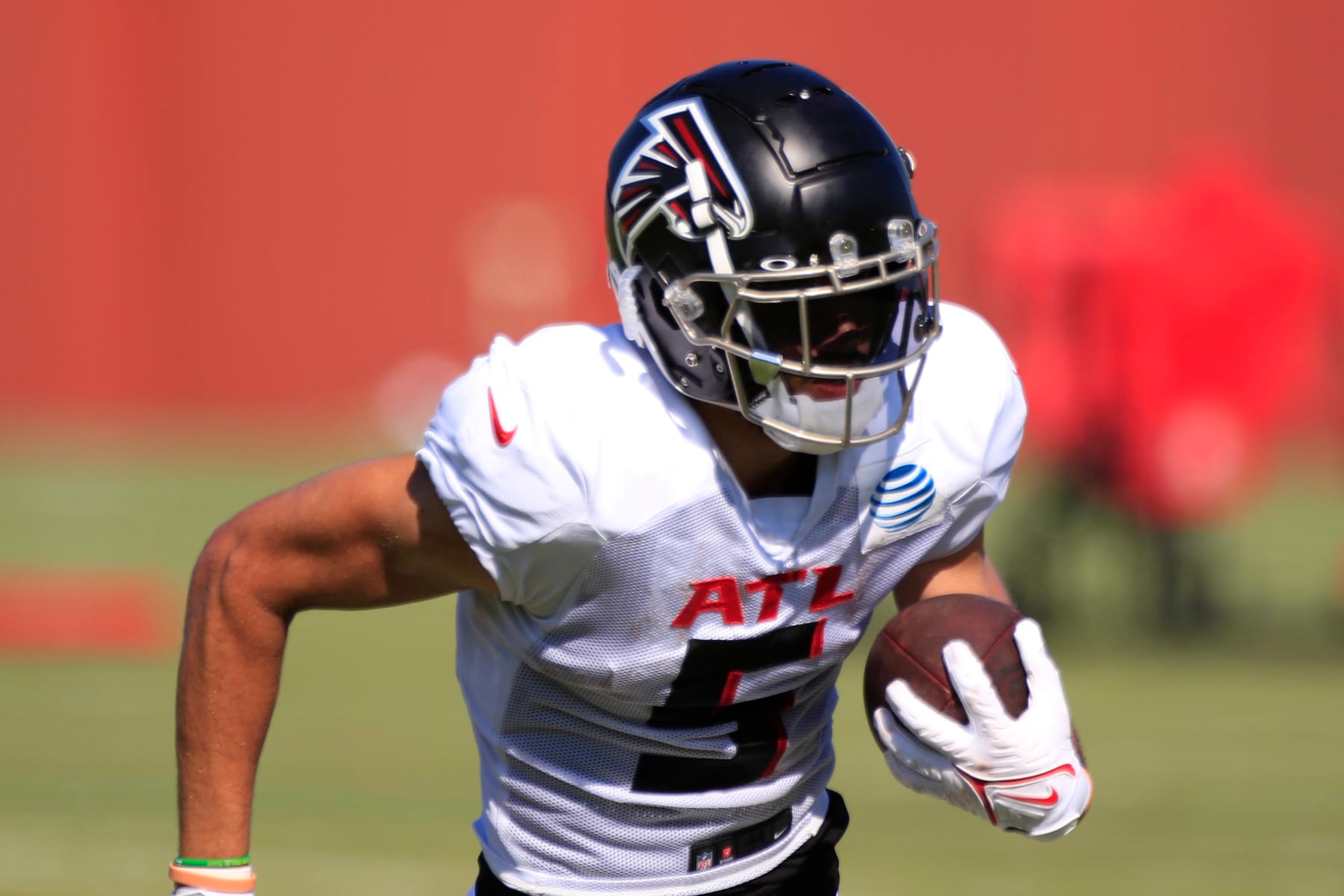FLOWERY BRANCH, GA - AUGUST 05: Atlanta Falcons wide receiver Drake London #5 runs with the football during Atlanta Falcons training camp on August 5, 2023 at IBM Performance Field in Flowery Branch, GA.(Photo by Jeff Robinson/Icon Sportswire via Getty Images)