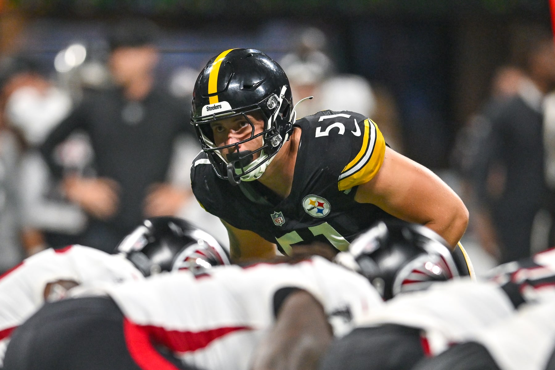 ATLANTA, GA  AUGUST 24:  Pittsburgh linebacker Nick Herbig (51) gets set on defense during the NFL game between the Pittsburgh Steelers and the Atlanta Falcons on August 24th, 2023 at Mercedes-Benz Stadium in Atlanta, GA.  (Photo by Rich von Biberstein/Icon Sportswire via Getty Images)