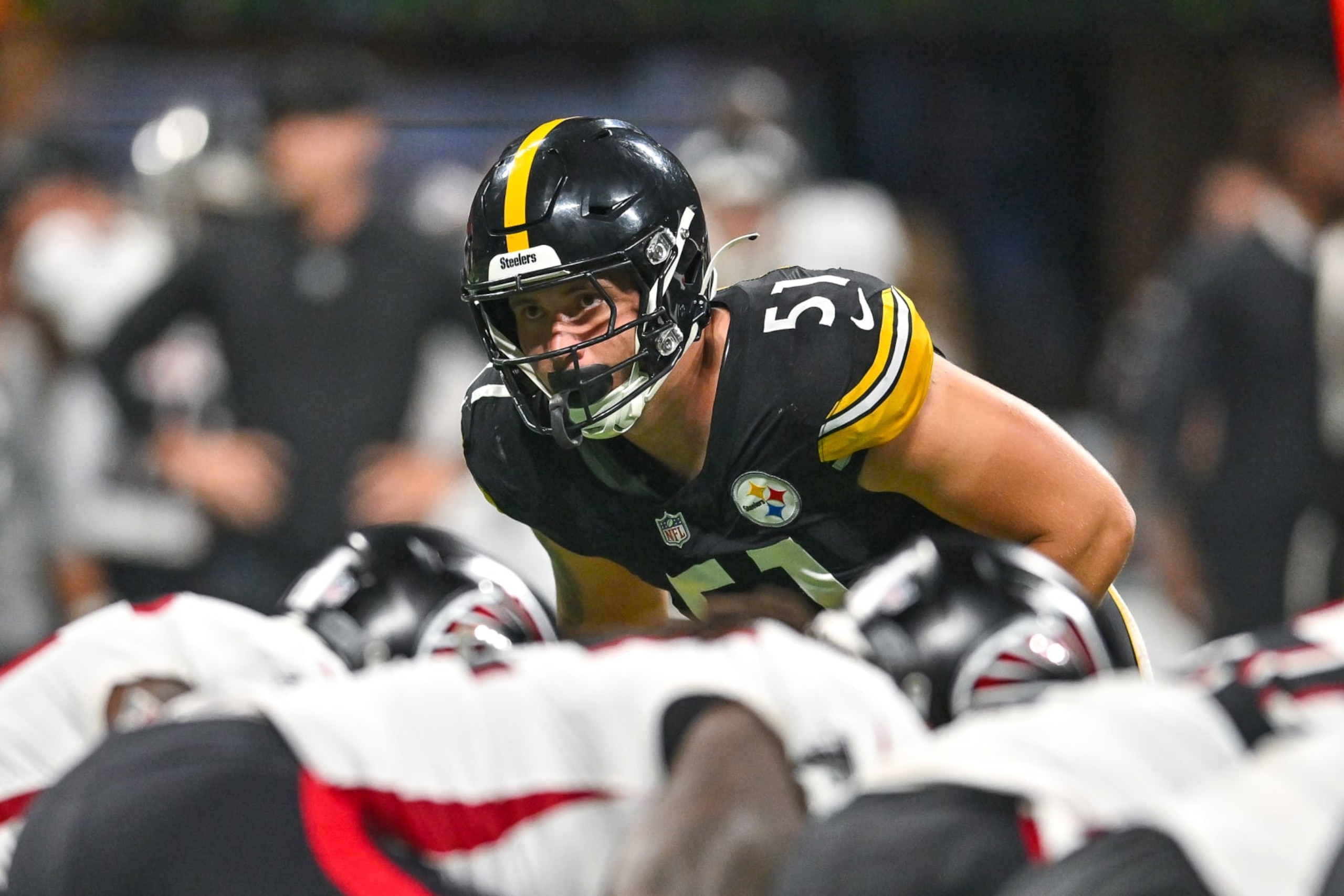 ATLANTA, GA  AUGUST 24:  Pittsburgh linebacker Nick Herbig (51) gets set on defense during the NFL game between the Pittsburgh Steelers and the Atlanta Falcons on August 24th, 2023 at Mercedes-Benz Stadium in Atlanta, GA.  (Photo by Rich von Biberstein/Icon Sportswire via Getty Images)