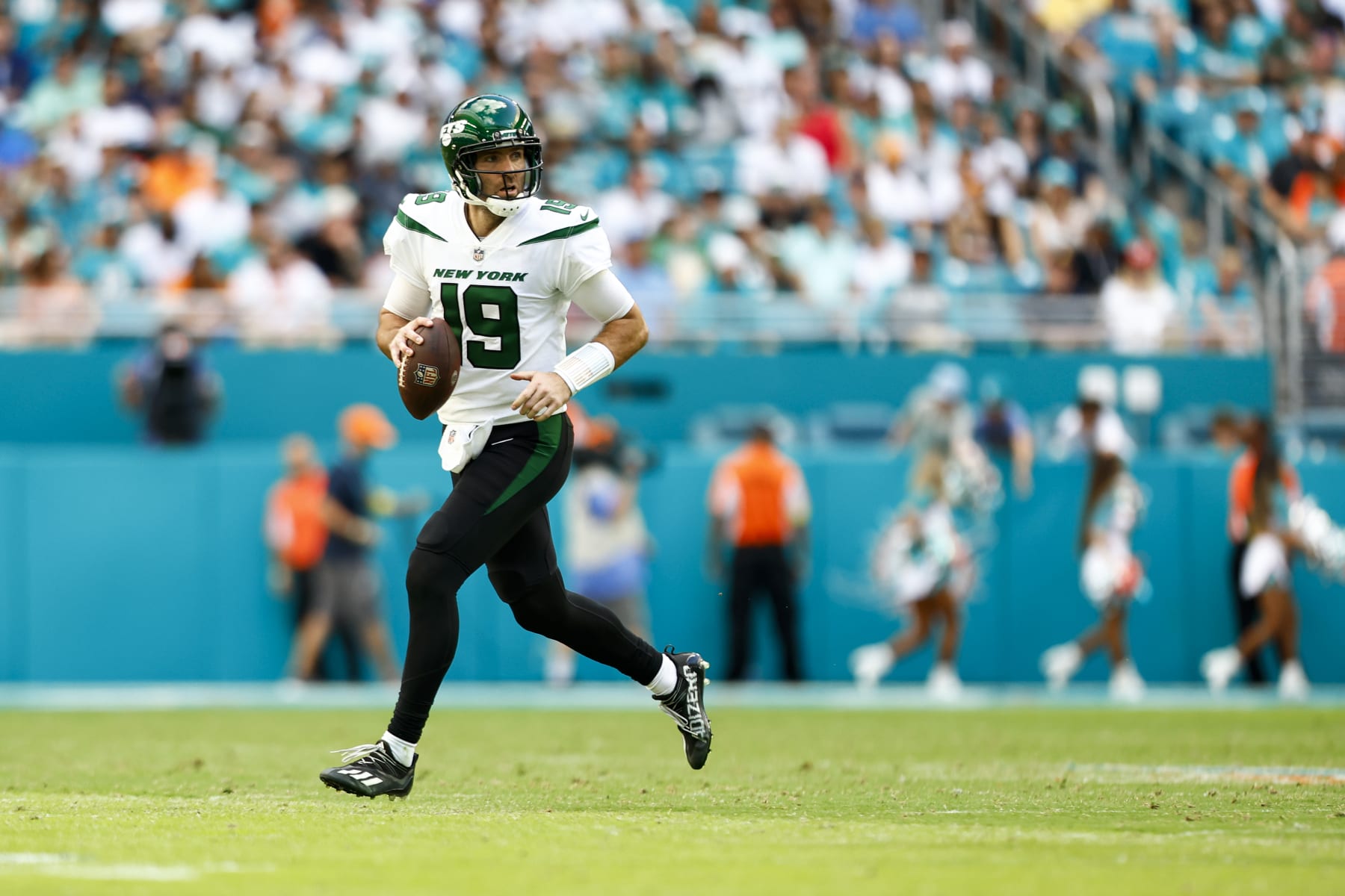 MIAMI GARDENS, FL - JANUARY 8: Joe Flacco #19 of the New York Jets drops back to pass during an NFL football game against the Miami Dolphins at Hard Rock Stadium on January 8, 2023 in Miami Gardens, Florida. (Photo by Kevin Sabitus/Getty Images)