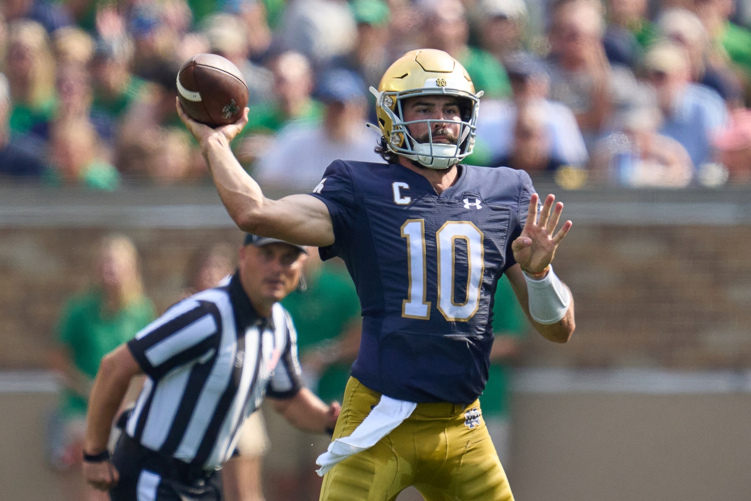 SOUTH BEND, IN - SEPTEMBER 02: Notre Dame Fighting Irish quarterback Sam Hartman (10) throws the football in action during a game between the Notre Dame Fighting Irish and the Tennessee State Tigers on September 02, 2023, at Notre Dame Stadium in South Bend, IN. (Photo by Robin Alam/Icon Sportswire via Getty Images)