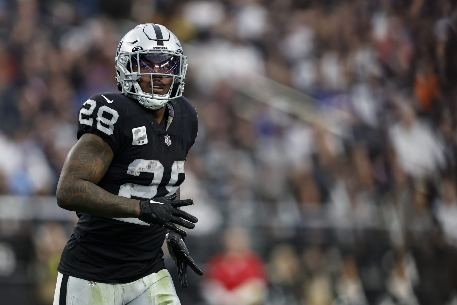 LAS VEGAS, NEVADA - DECEMBER 18: Josh Jacobs #28 of the Las Vegas Raiders runs during an NFL football game between the Las Vegas Raiders and the New England Patriots at Allegiant Stadium on December 18, 2022 in Las Vegas, Nevada. (Photo by Michael Owens/Getty Images)