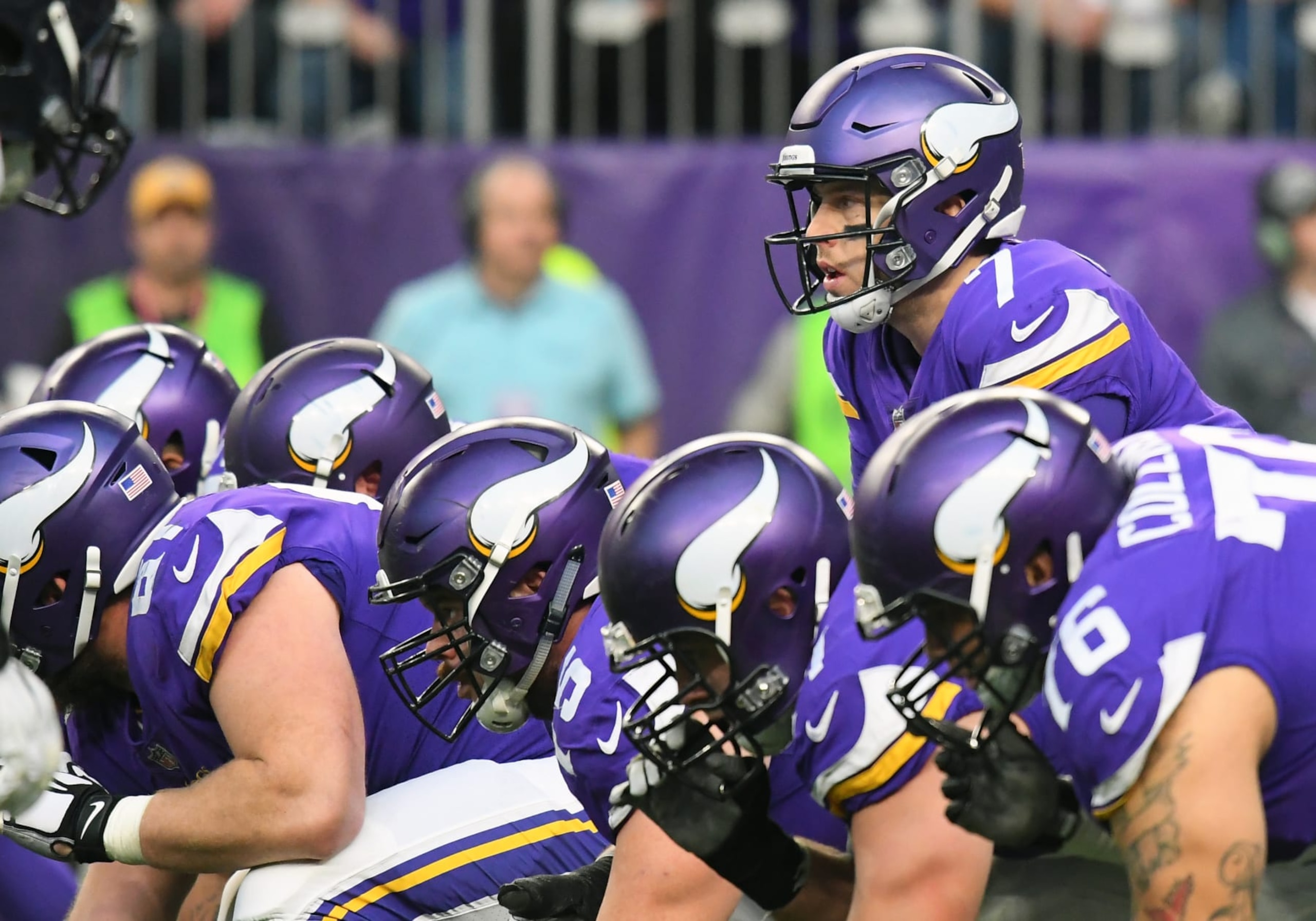 MINNEAPOLIS, MN - DECEMBER 31: Minnesota Vikings quarterback Case Keenum (7) lines up under center during a NFL game between the Minnesota Vikings and Chicago Bears on December 31, 2017 at U.S. Bank Stadium in Minneapolis, MN.The Vikings defeated the Bears 23-10.(Photo by Nick Wosika/Icon Sportswire via Getty Images)