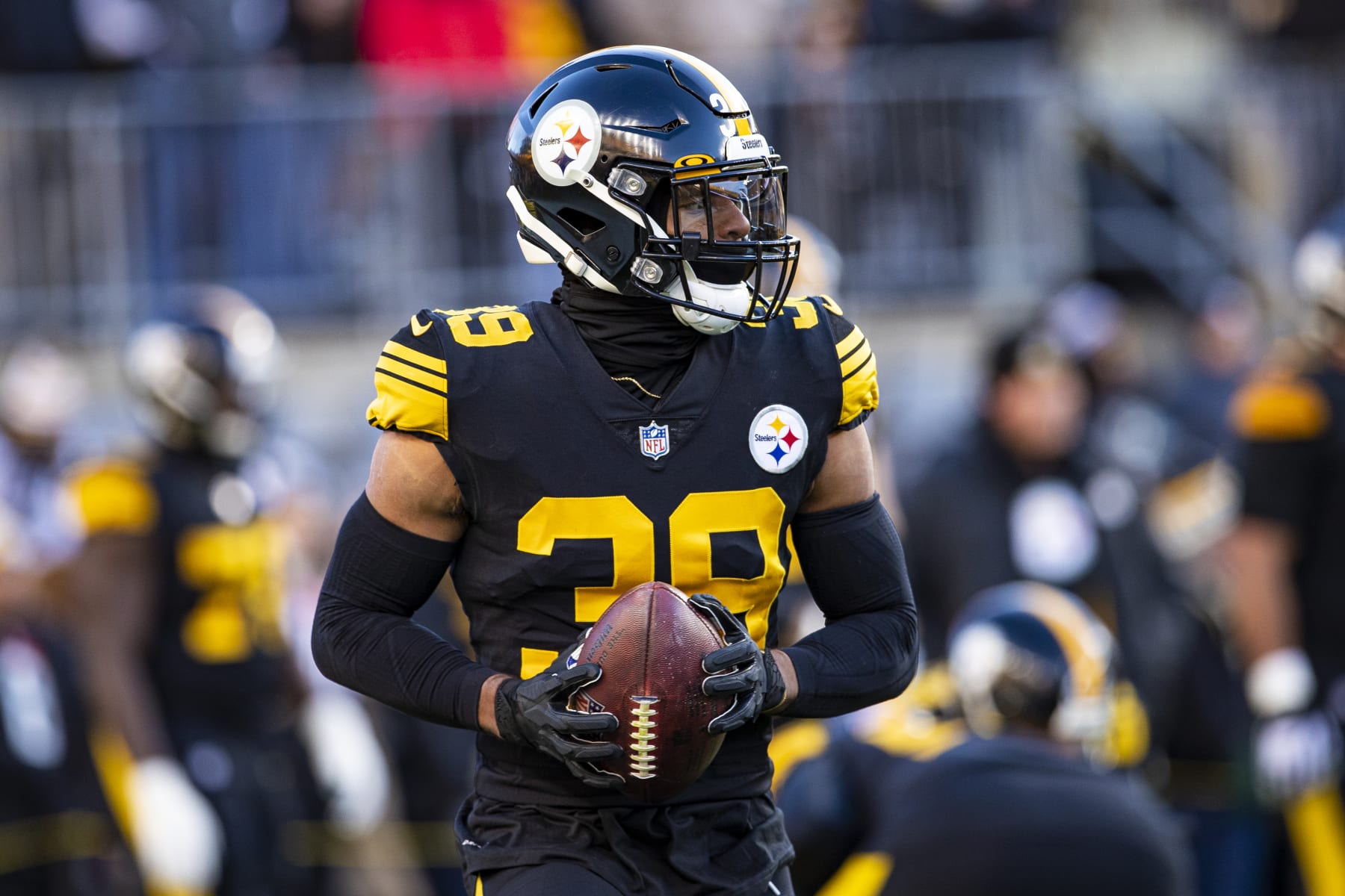 PITTSBURGH, PA - NOVEMBER 20: Pittsburgh Steelers safety Minkah Fitzpatrick (39) looks on during the national football league game between the Cincinnati Bengals and the Pittsburgh Steelers on November 20, 2022 at Acrisure Stadium in Pittsburgh, PA. (Photo by Mark Alberti/Icon Sportswire via Getty Images)