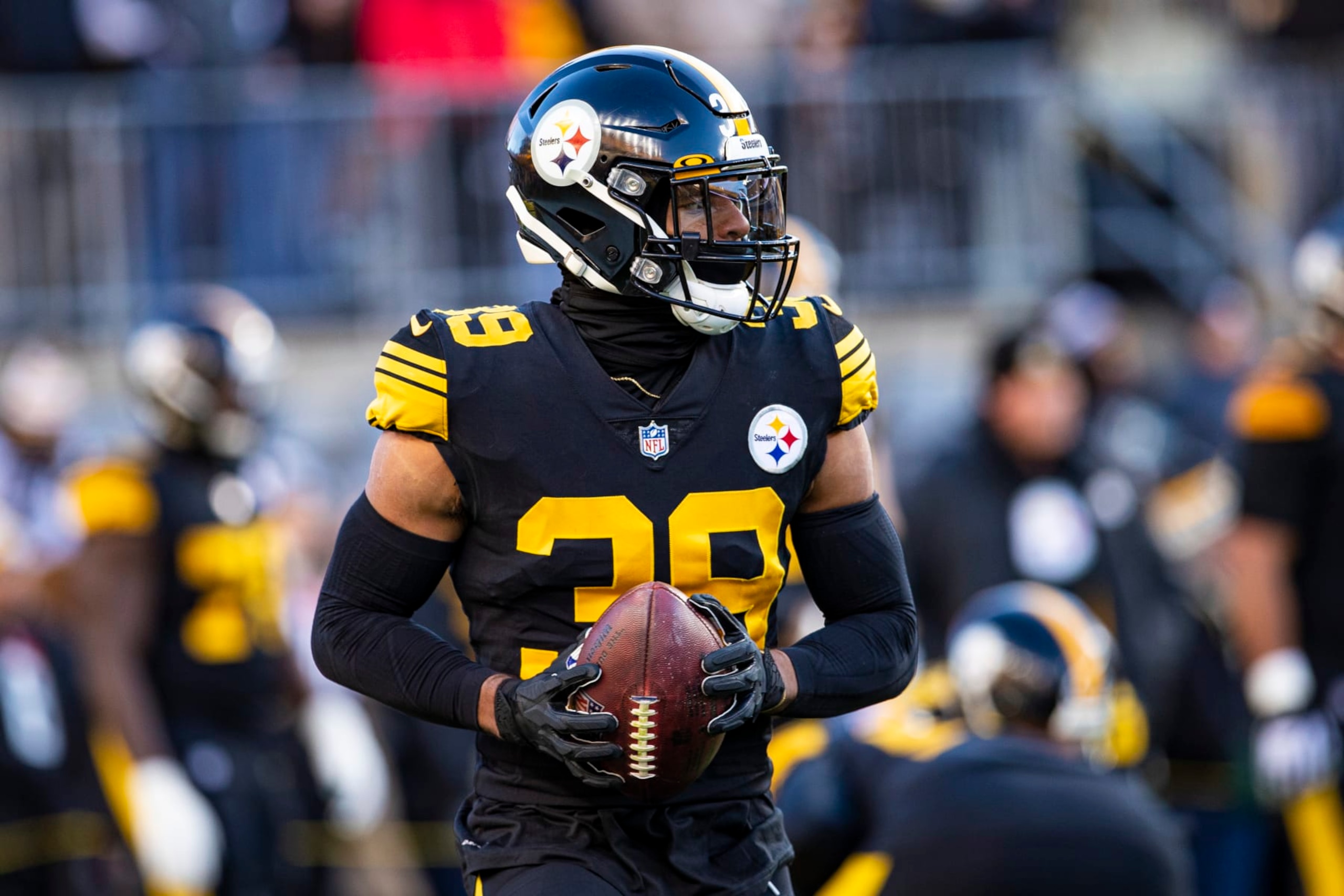 PITTSBURGH, PA - NOVEMBER 20: Pittsburgh Steelers safety Minkah Fitzpatrick (39) looks on during the national football league game between the Cincinnati Bengals and the Pittsburgh Steelers on November 20, 2022 at Acrisure Stadium in Pittsburgh, PA. (Photo by Mark Alberti/Icon Sportswire via Getty Images)