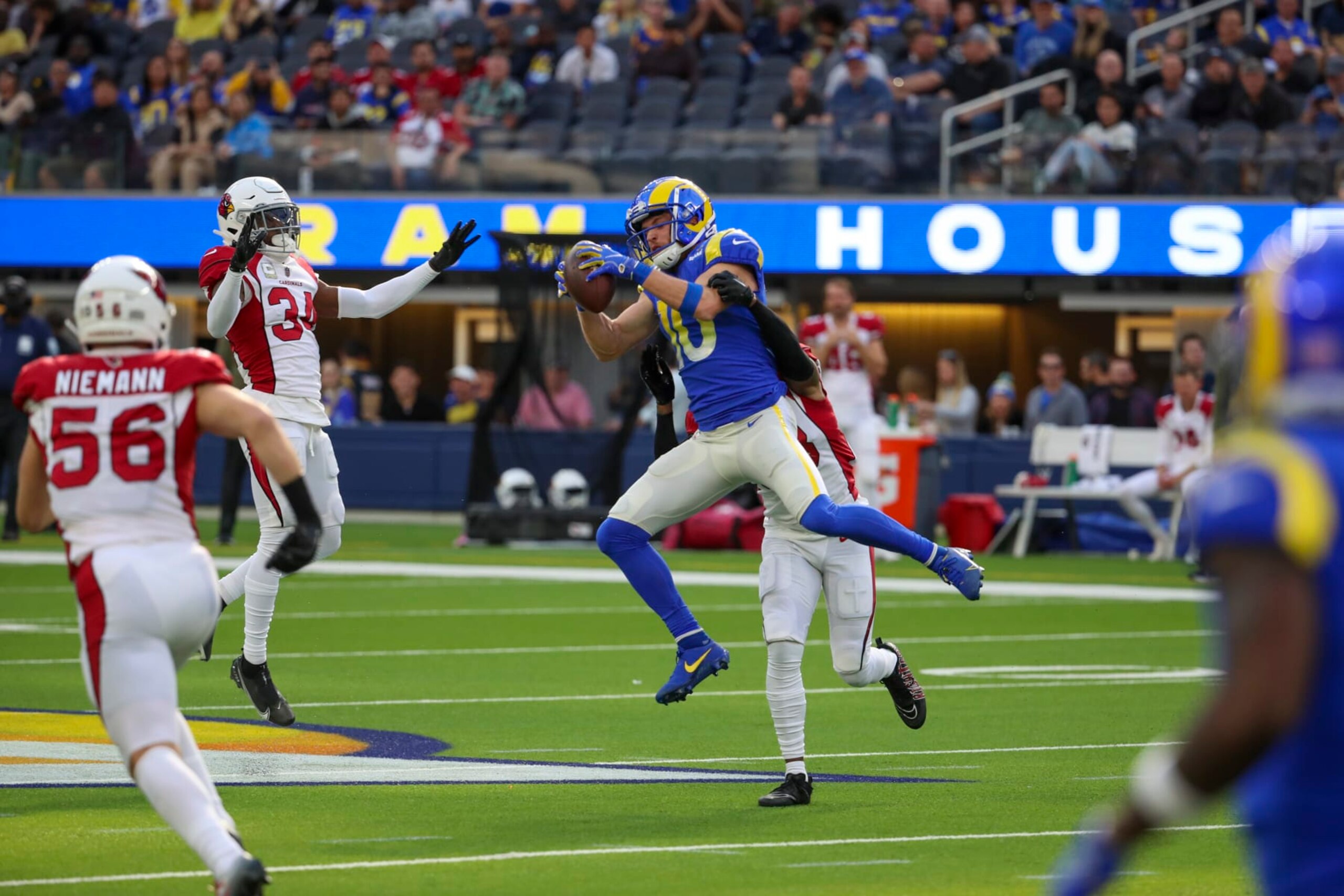 Los Angeles, CA - November 13: Rams wide receiver Cooper Kupp, #10, can't hold onto a first half catch against the Cardinals at SoFi Stadium, Los Angeles Sunday, Nov. 13, 2022. (Allen J. Schaben / Los Angeles Times via Getty Images)