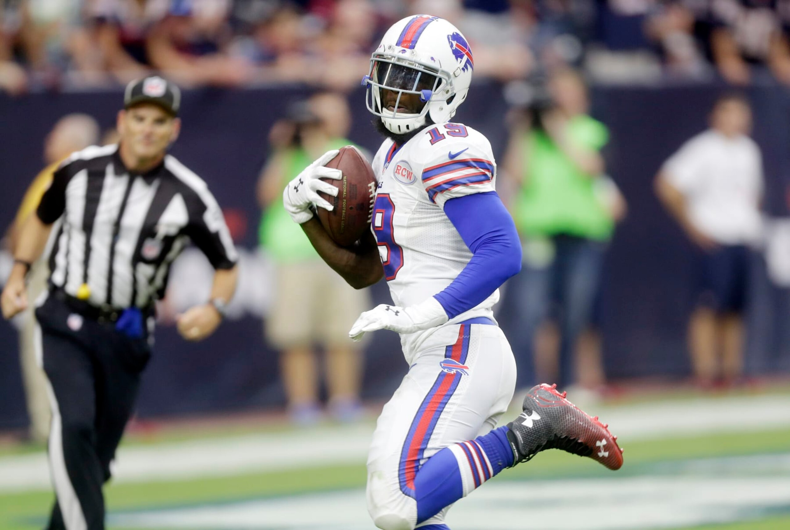 Buffalo Bills' Mike Williams (19) scores a touchdown against the Houston Texans during the fourth quarter of an NFL football game, Sunday, Sept. 28, 2014, in Houston. (AP Photo/Patric Schneider) Buffalo Bills' Mike Williams (19) scores a touchdown against the Houston Texans during the fourth quarter of an NFL football game, Sunday, Sept. 28, 2014, in Houston. (AP Photo/Patric Schneider)