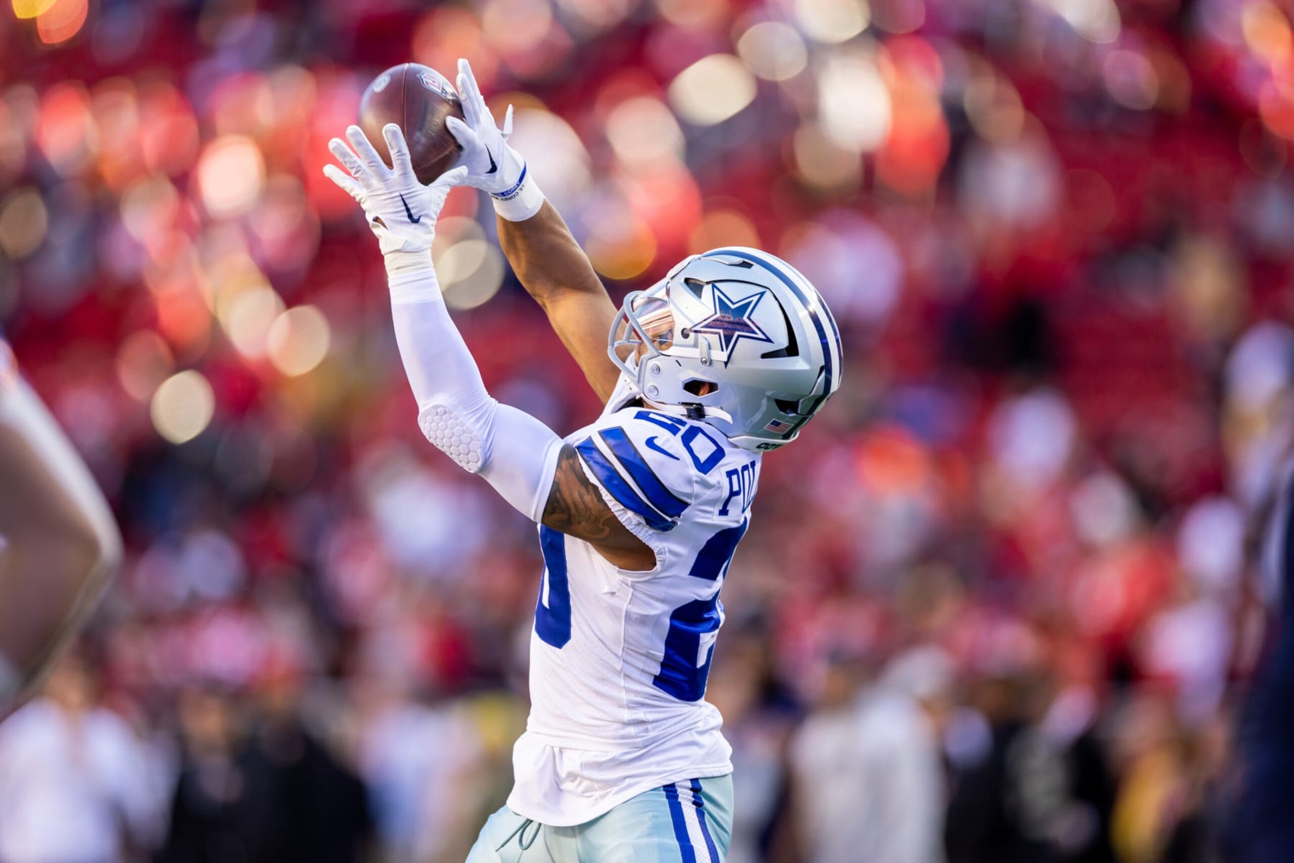 SANTA CLARA, CA - JANUARY 22: Dallas Cowboys running back Tony Pollard (20) catches a ball in warmups before the NFL NFC Divisional Playoff game between the Dallas Cowboys and San Francisco 49ers at Levis Stadium in Santa Clara, CA. (Photo by Bob Kupbens/Icon Sportswire via Getty Images) SANTA CLARA, CA - JANUARY 22: Dallas Cowboys running back Tony Pollard (20) catches a ball in warmups before the NFL NFC Divisional Playoff game between the Dallas Cowboys and San Francisco 49ers at Levis Stadium in Santa Clara, CA. (Photo by Bob Kupbens/Icon Sportswire via Getty Images)