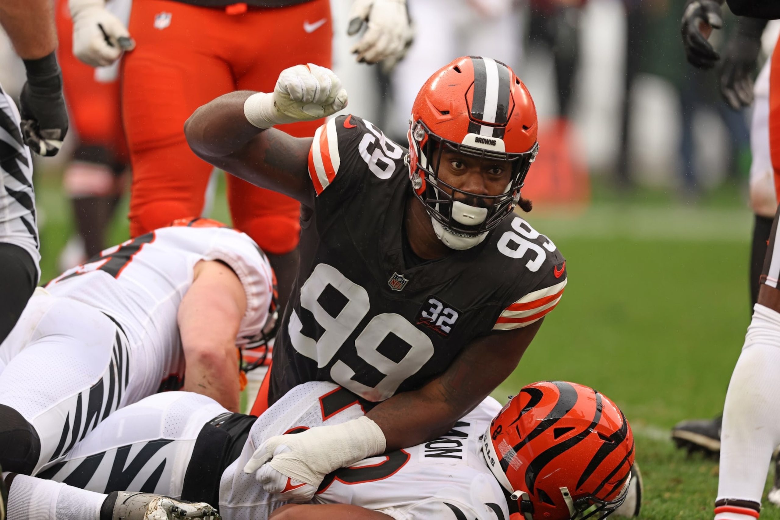 Browns Edge Za'Darius Smith