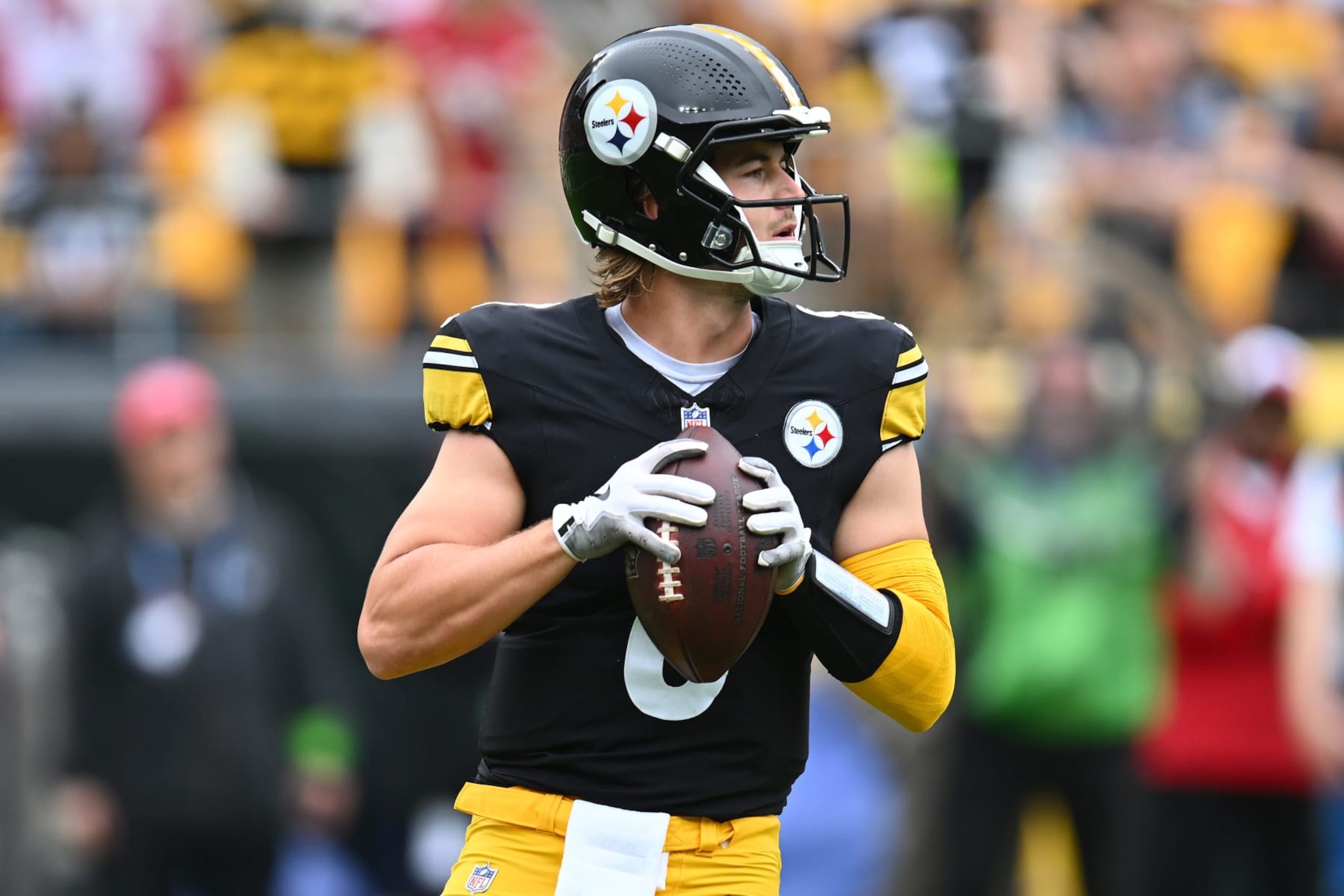 PITTSBURGH, PENNSYLVANIA - SEPTEMBER 10: Kenny Pickett #8 of the Pittsburgh Steelers looks to throw a pass in the first quarter against the San Francisco 49ers at Acrisure Stadium on September 10, 2023 in Pittsburgh, Pennsylvania. (Photo by Joe Sargent/Getty Images)