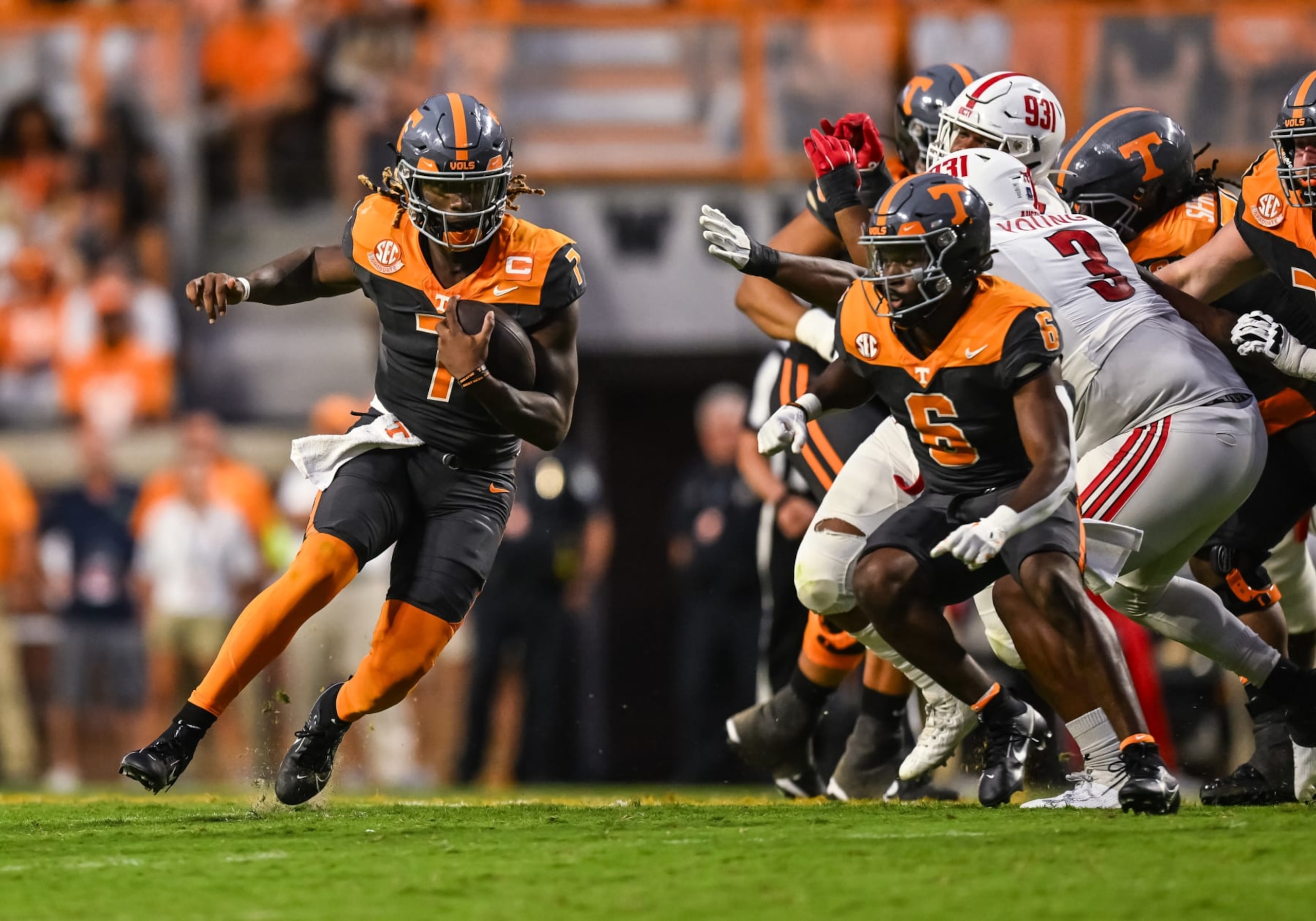KNOXVILLE, TN - SEPTEMBER 09: Tennessee Volunteers quarterback Joe Milton III (7) runs the ball during the college football game between the Tennessee Volunteers and the Austin Peay Governors on September 9, 2023, at Neyland Stadium, in Knoxville, TN. (Photo by Bryan Lynn/Icon Sportswire via Getty Images)