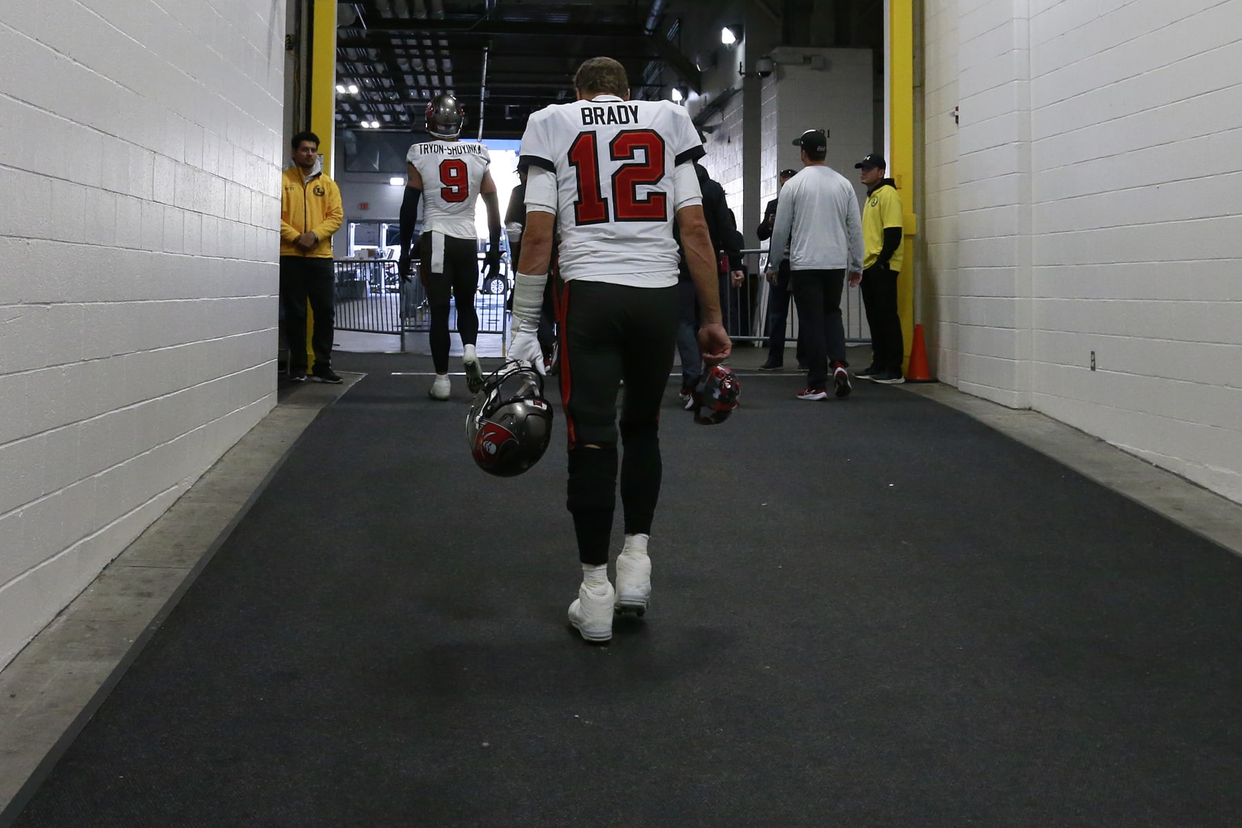 PITTSBURGH, PENNSYLVANIA - OCTOBER 16: Tom Brady #12 of the Tampa Bay Buccaneers walks to the locker room after being defeated by the Pittsburgh Steelers 20-18 at Acrisure Stadium on October 16, 2022 in Pittsburgh, Pennsylvania. (Photo by Justin K. Aller/Getty Images)