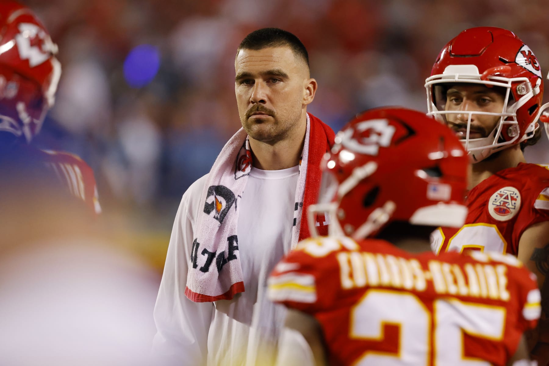 KANSAS CITY, MISSOURI - SEPTEMBER 07: An injured Travis Kelce #87 of the Kansas City Chiefs looks on from the sideline against the Detroit Lions at GEHA Field at Arrowhead Stadium on September 07, 2023 in Kansas City, Missouri. (Photo by David Eulitt/Getty Images)