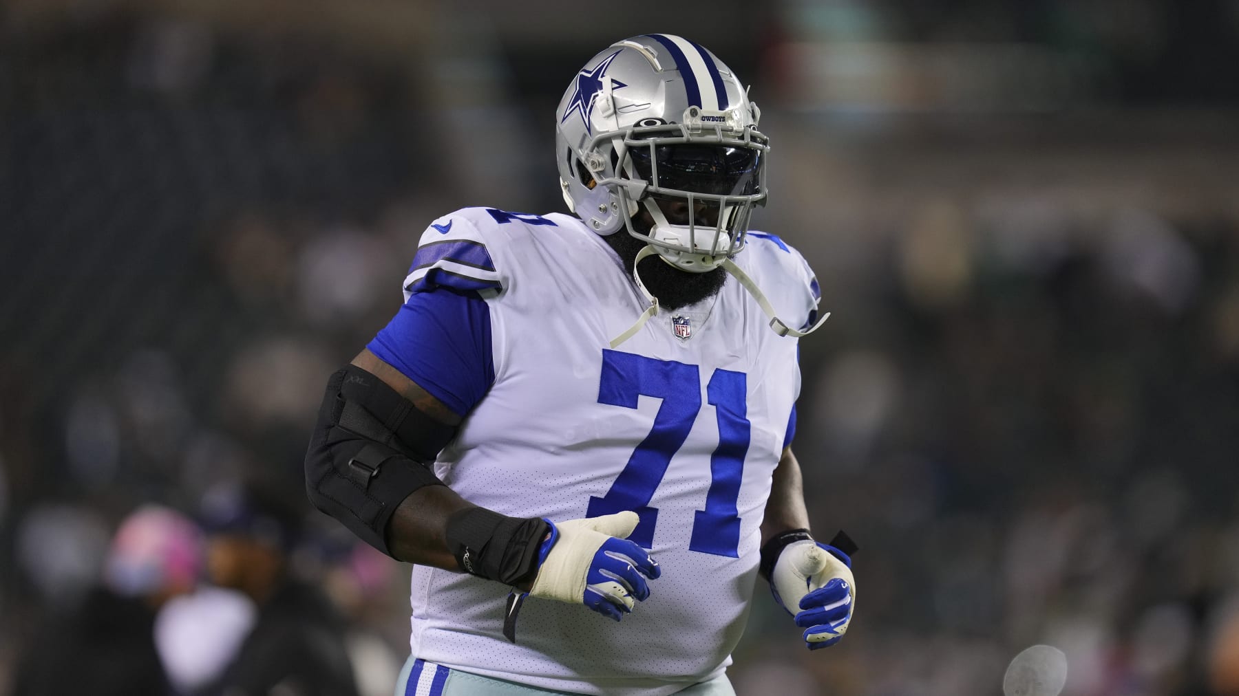 PHILADELPHIA, PA - OCTOBER 16: Jason Peters #71 of the Dallas Cowboys runs on the field prior to the game against the Philadelphia Eagles at Lincoln Financial Field on October 16, 2022 in Philadelphia, Pennsylvania. (Photo by Mitchell Leff/Getty Images) PHILADELPHIA, PA - OCTOBER 16: Jason Peters #71 of the Dallas Cowboys runs on the field prior to the game against the Philadelphia Eagles at Lincoln Financial Field on October 16, 2022 in Philadelphia, Pennsylvania. (Photo by Mitchell Leff/Getty Images)