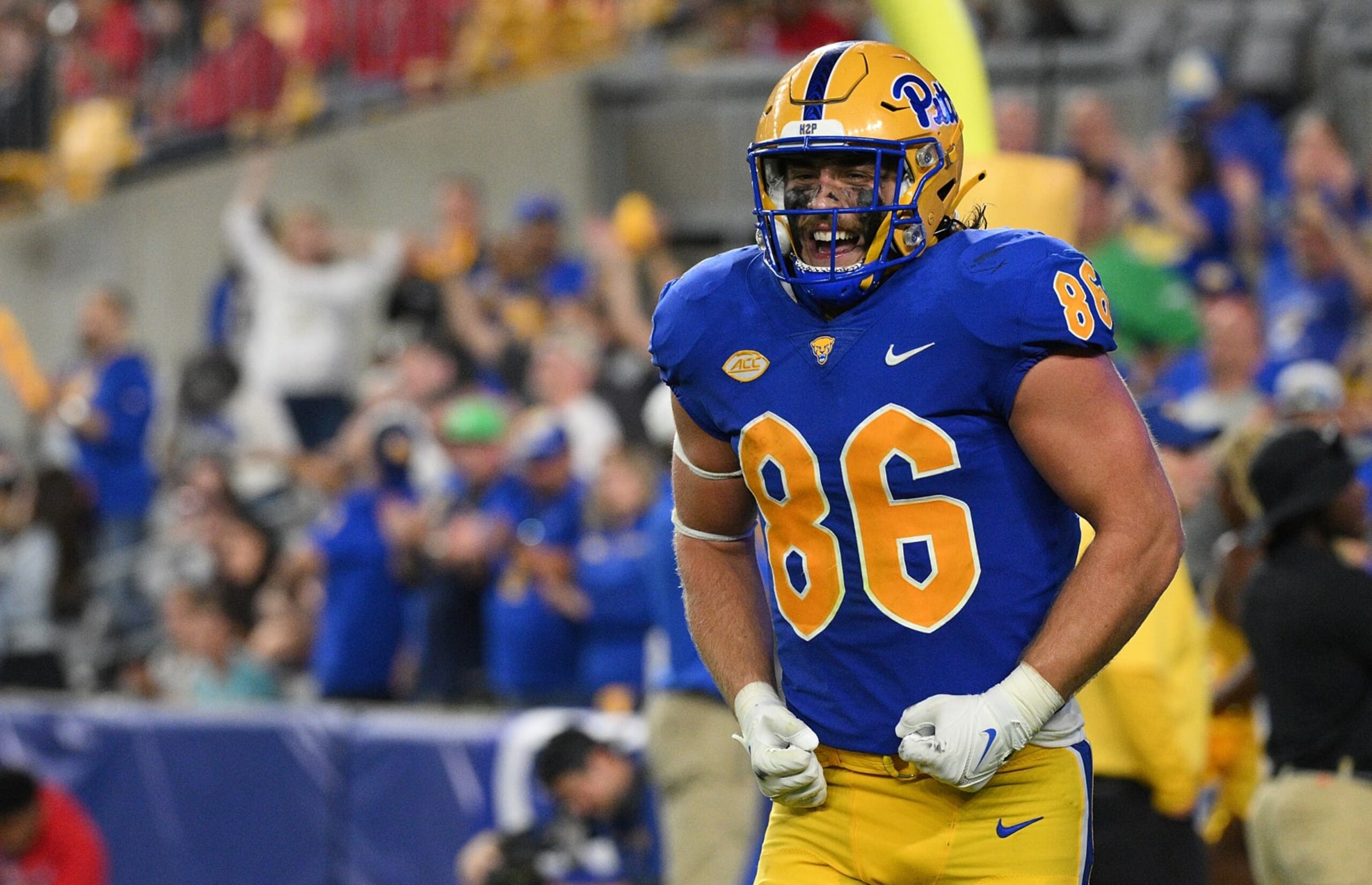 PITTSBURGH, PENNSYLVANIA - SEPTEMBER 9: Gavin Bartholomew #86 of the Pittsburgh Panthers reacts after a 16-yard touchdown reception in the fourth quarter during the game against the Cincinnati Bearcats at Acrisure Stadium on September 9, 2023 in Pittsburgh, Pennsylvania. (Photo by Justin Berl/Getty Images)