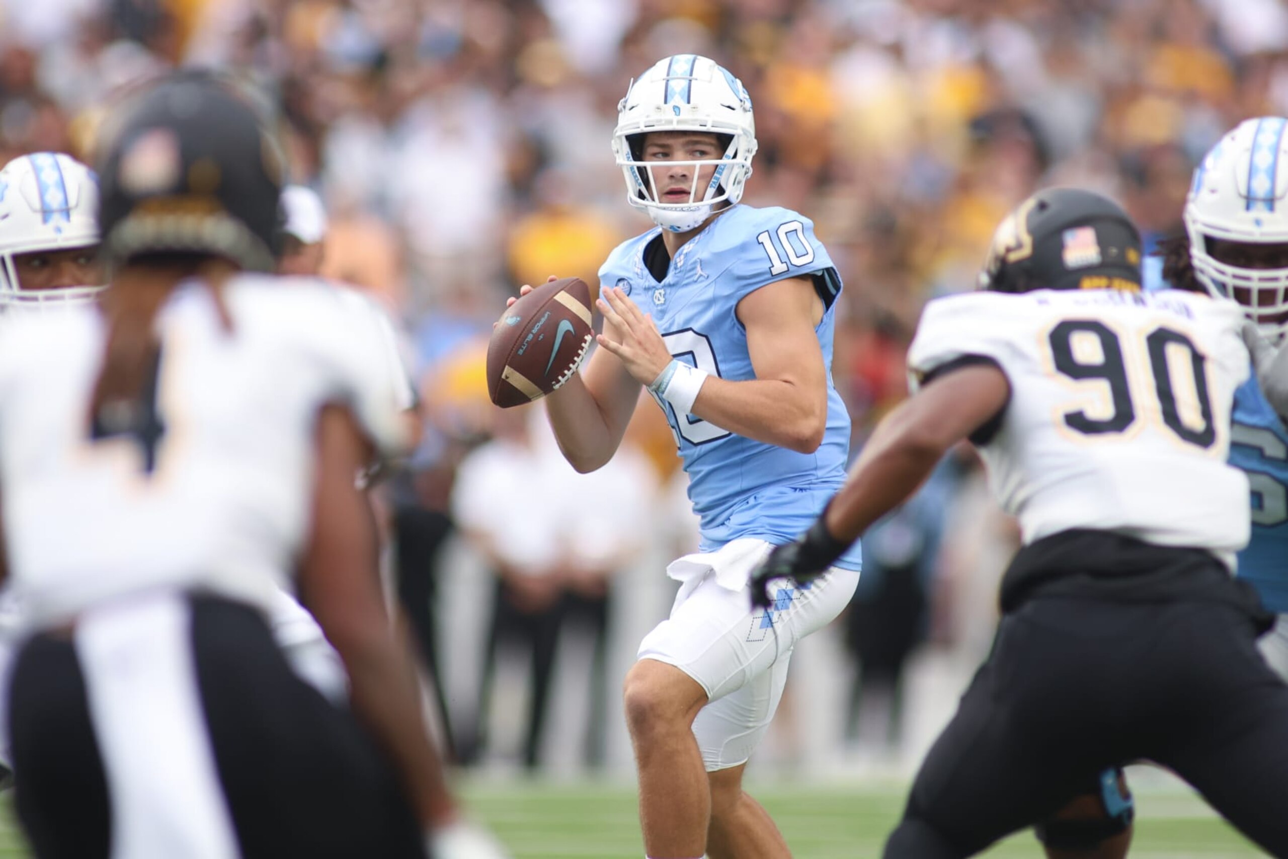 CHAPEL HILL, NC - SEPTEMBER 09: North Carolina Tar Heels quarterback Drake Maye (10) goes through his progression during the college football game between the North Carolina Tar Heels and the Appalachian State Mountaineers on September 9, 2023 at Kenan Memorial Stadium in Chapel Hill, NC. (Photo by Nicholas Faulkner/Icon Sportswire via Getty Images)