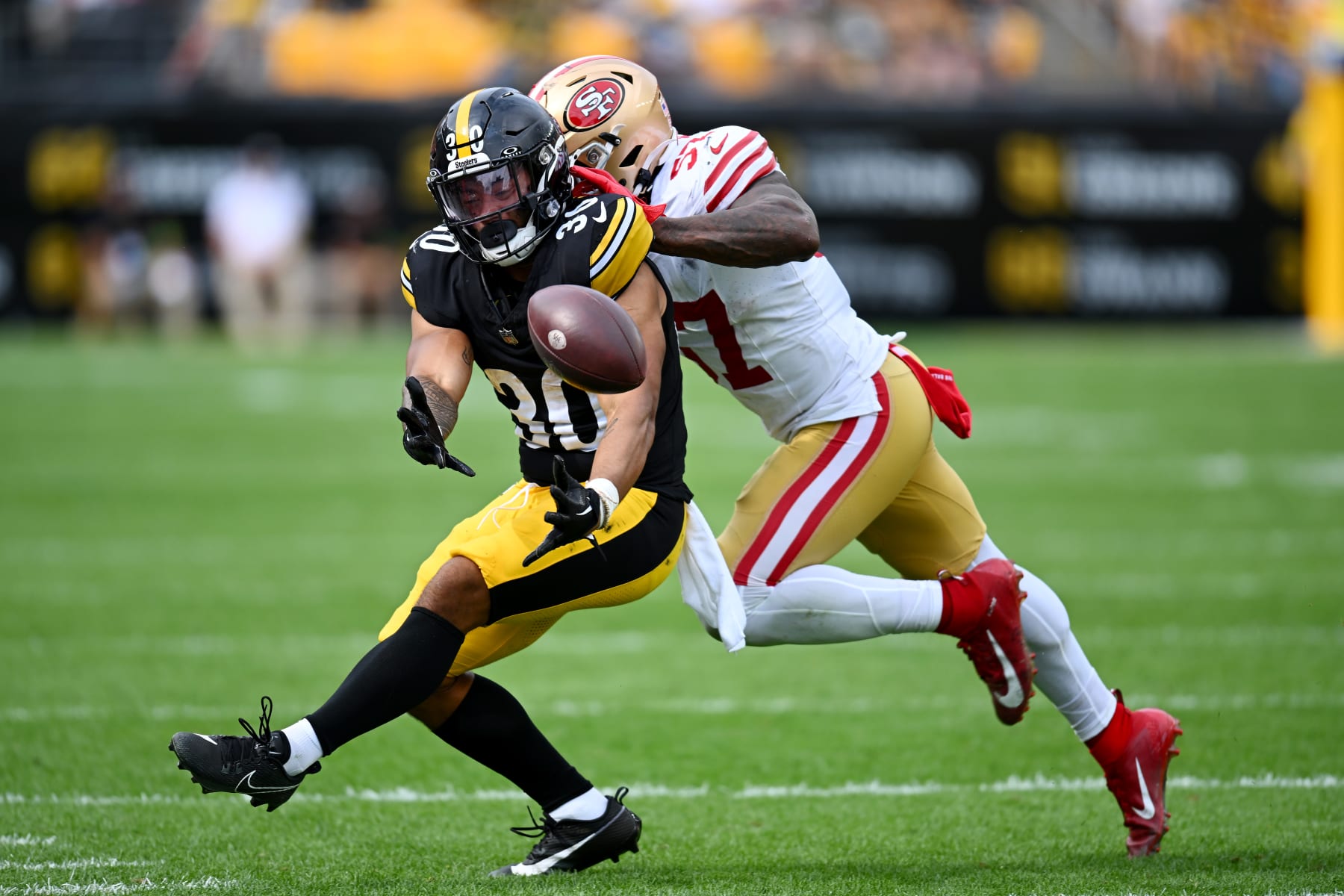 PITTSBURGH, PENNSYLVANIA - SEPTEMBER 10: Jaylen Warren #30 of the Pittsburgh Steelers drops a pass while being defended by Dre Greenlaw #57 of the San Francisco 49ers in the fourth quarter of a game at Acrisure Stadium on September 10, 2023 in Pittsburgh, Pennsylvania. (Photo by Joe Sargent/Getty Images)