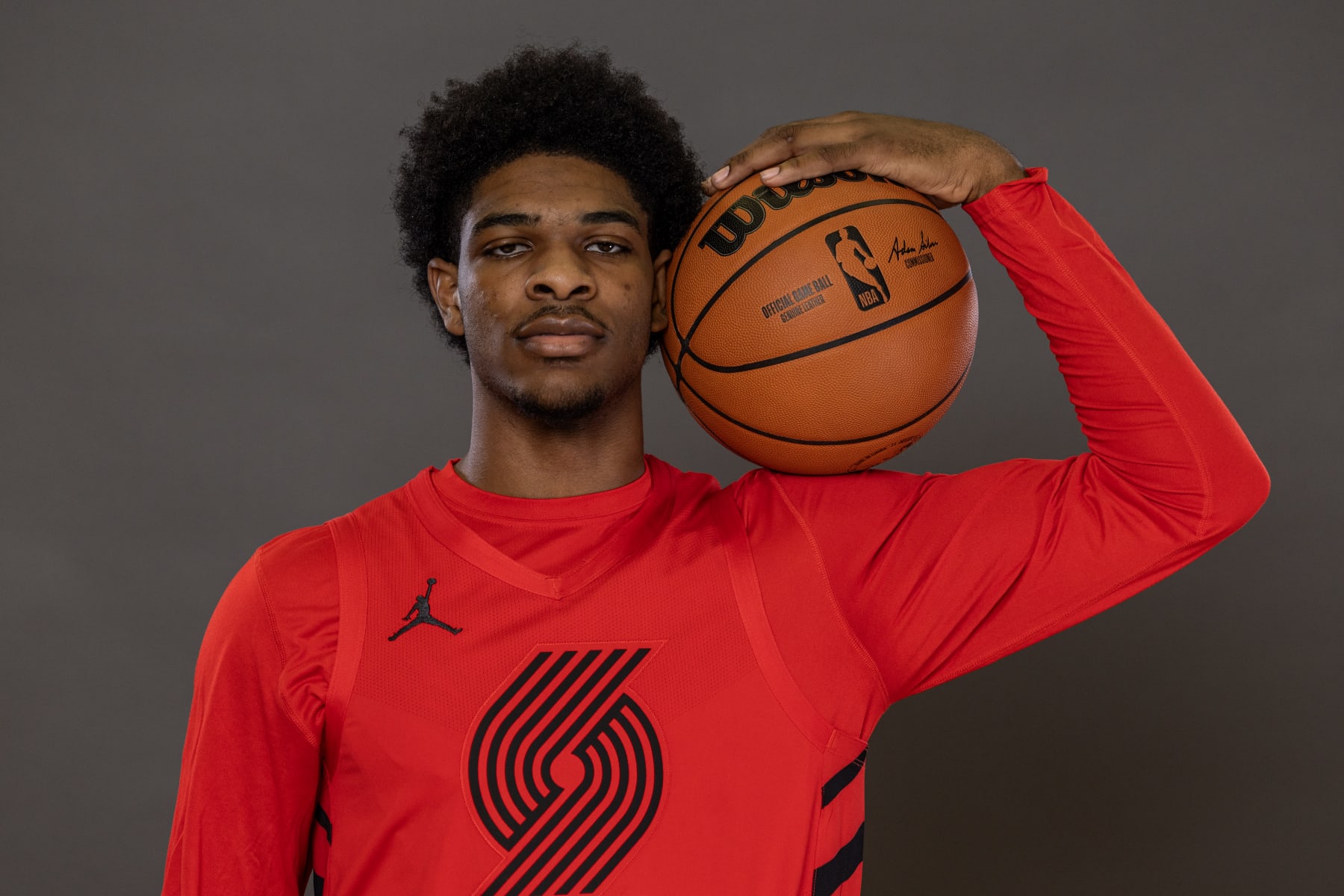 LAS VEGAS, NEVADA - JULY 12: Scoot Henderson #00 of the Portland Trail Blazers poses for a portrait during the 2023 NBA rookie photo shoot at UNLV on July 12, 2023 in Las Vegas, Nevada. (Photo by Jamie Squire/Getty Images)