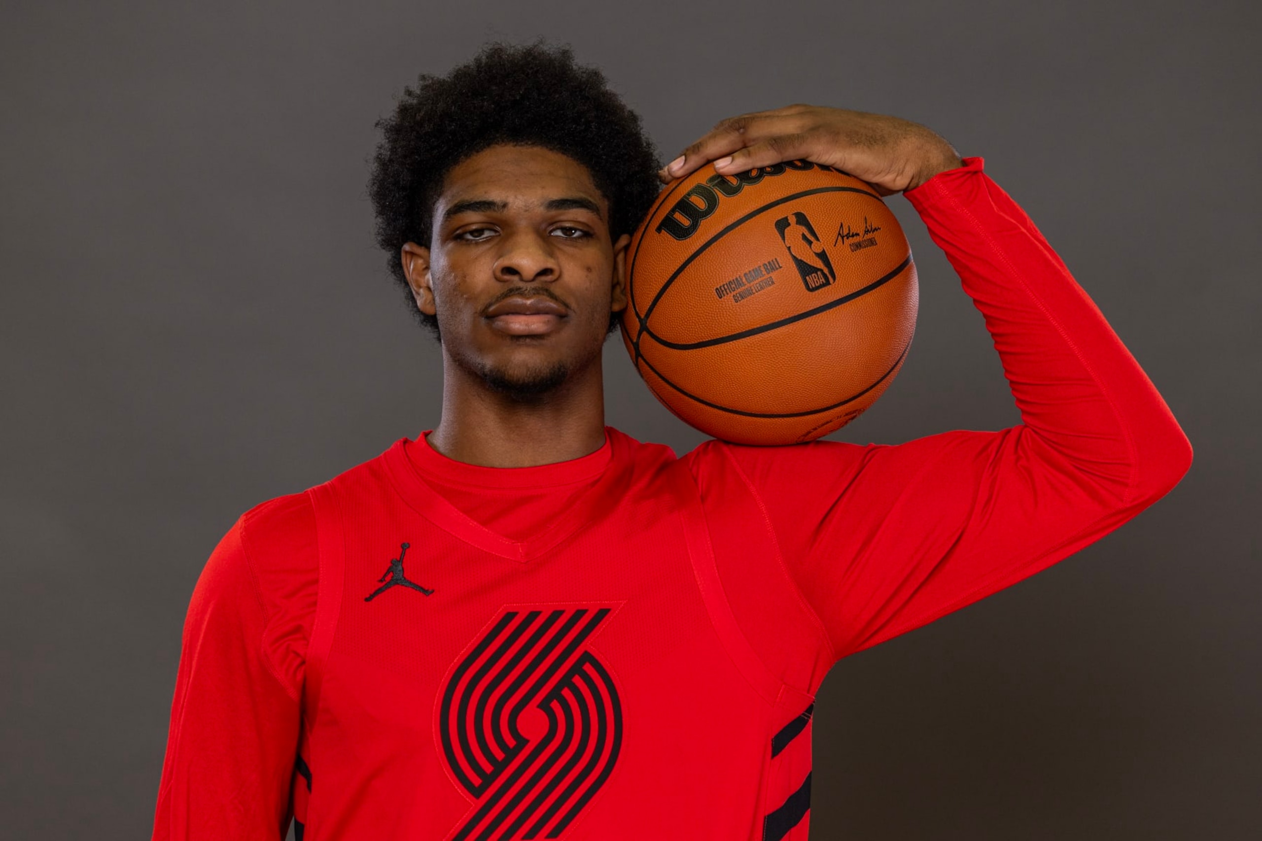LAS VEGAS, NEVADA - JULY 12: Scoot Henderson #00 of the Portland Trail Blazers poses for a portrait during the 2023 NBA rookie photo shoot at UNLV on July 12, 2023 in Las Vegas, Nevada. (Photo by Jamie Squire/Getty Images)