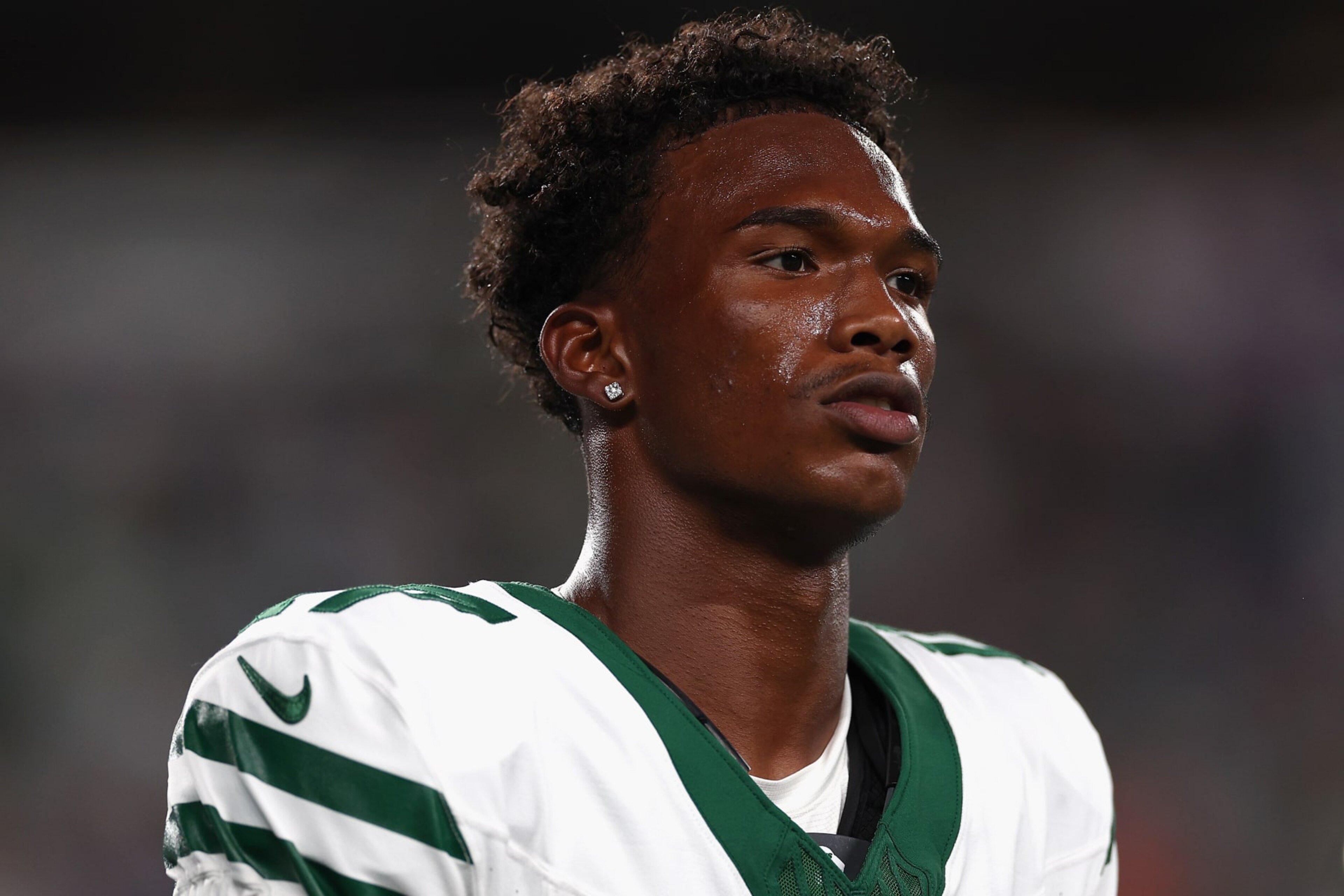 EAST RUTHERFORD, NEW JERSEY - SEPTEMBER 11: Wide receiver Garrett Wilson #17 of the New York Jets warms up before the NFL game against the Buffalo Bills at MetLife Stadium on September 11, 2023 in East Rutherford, New Jersey. (Photo by Elsa/Getty Images) EAST RUTHERFORD, NEW JERSEY - SEPTEMBER 11: Wide receiver Garrett Wilson #17 of the New York Jets warms up before the NFL game against the Buffalo Bills at MetLife Stadium on September 11, 2023 in East Rutherford, New Jersey. (Photo by Elsa/Getty Images)