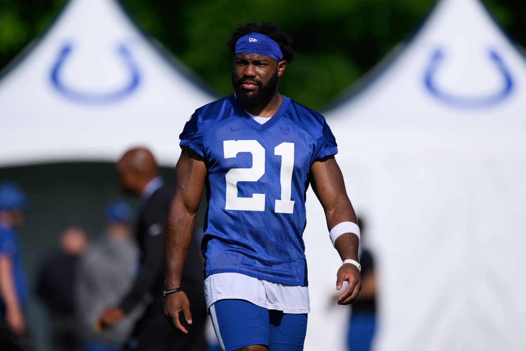 WESTFIELD, IN - JULY 29: Indianapolis Colts running back Zack Moss (21) runs through a drill during the Indianapolis Colts Training Camp on July 29, 2023 at the Grand Park Sports Campus in Westfield, IN. (Photo by Zach Bolinger/Icon Sportswire via Getty Images)