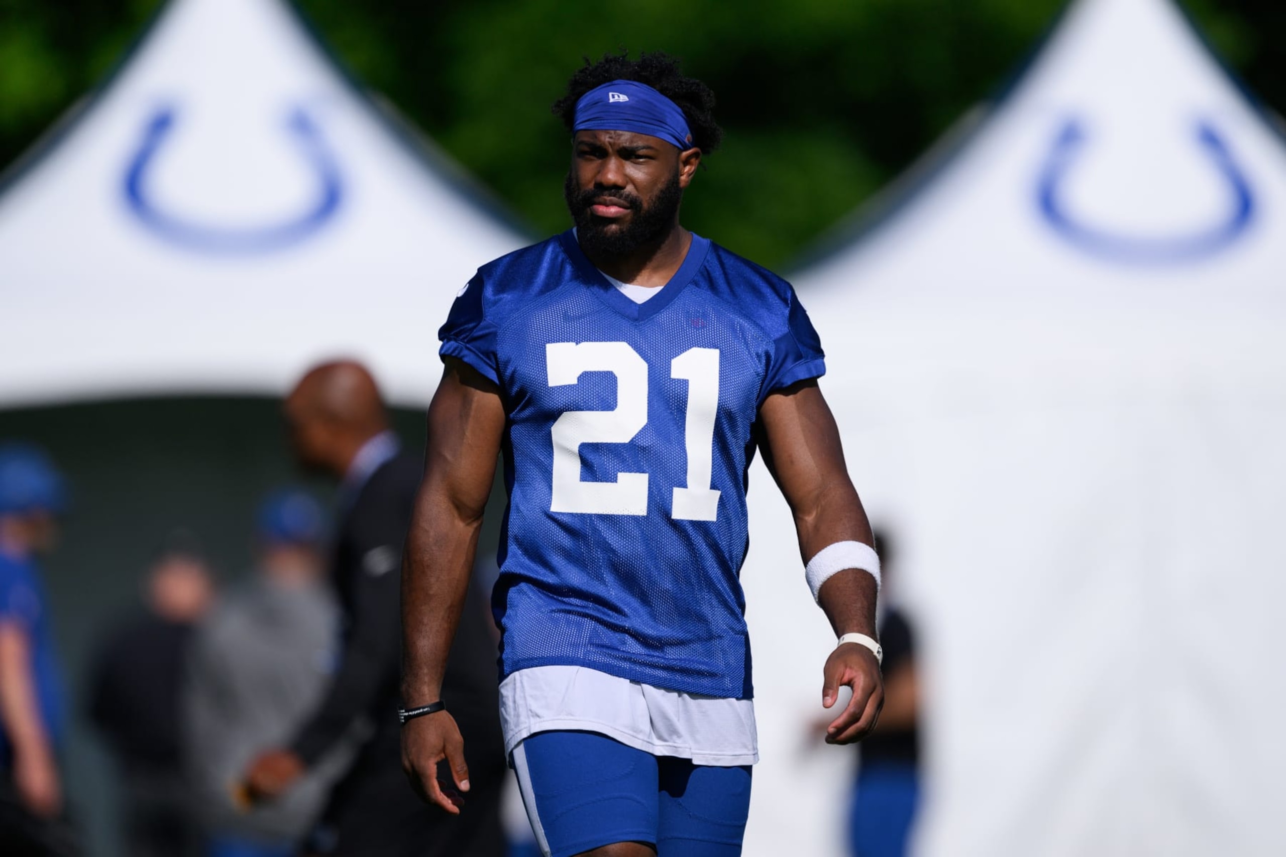 WESTFIELD, IN - JULY 29: Indianapolis Colts running back Zack Moss (21) runs through a drill during the Indianapolis Colts Training Camp on July 29, 2023 at the Grand Park Sports Campus in Westfield, IN. (Photo by Zach Bolinger/Icon Sportswire via Getty Images)