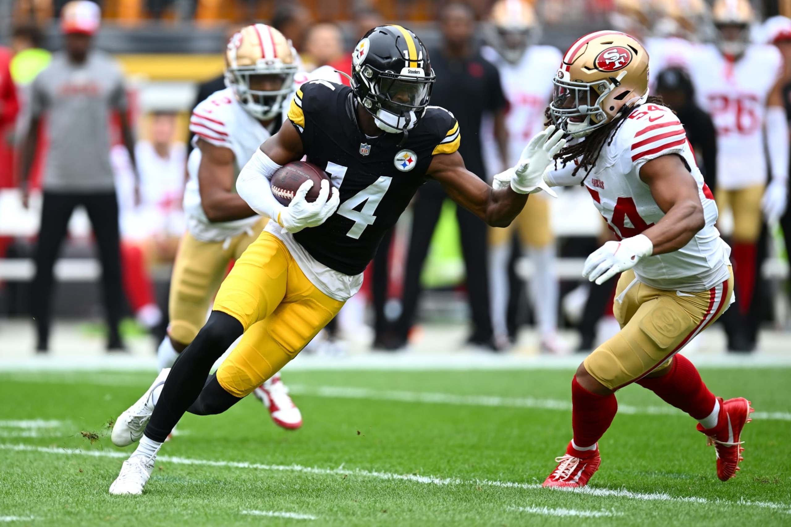 PITTSBURGH, PENNSYLVANIA - SEPTEMBER 10: George Pickens #14 of the Pittsburgh Steelers runs up the field against Fred Warner #54 of the San Francisco 49ers in the first quartter at Acrisure Stadium on September 10, 2023 in Pittsburgh, Pennsylvania. (Photo by Joe Sargent/Getty Images) PITTSBURGH, PENNSYLVANIA - SEPTEMBER 10: George Pickens #14 of the Pittsburgh Steelers runs up the field against Fred Warner #54 of the San Francisco 49ers in the first quartter at Acrisure Stadium on September 10, 2023 in Pittsburgh, Pennsylvania. (Photo by Joe Sargent/Getty Images)
