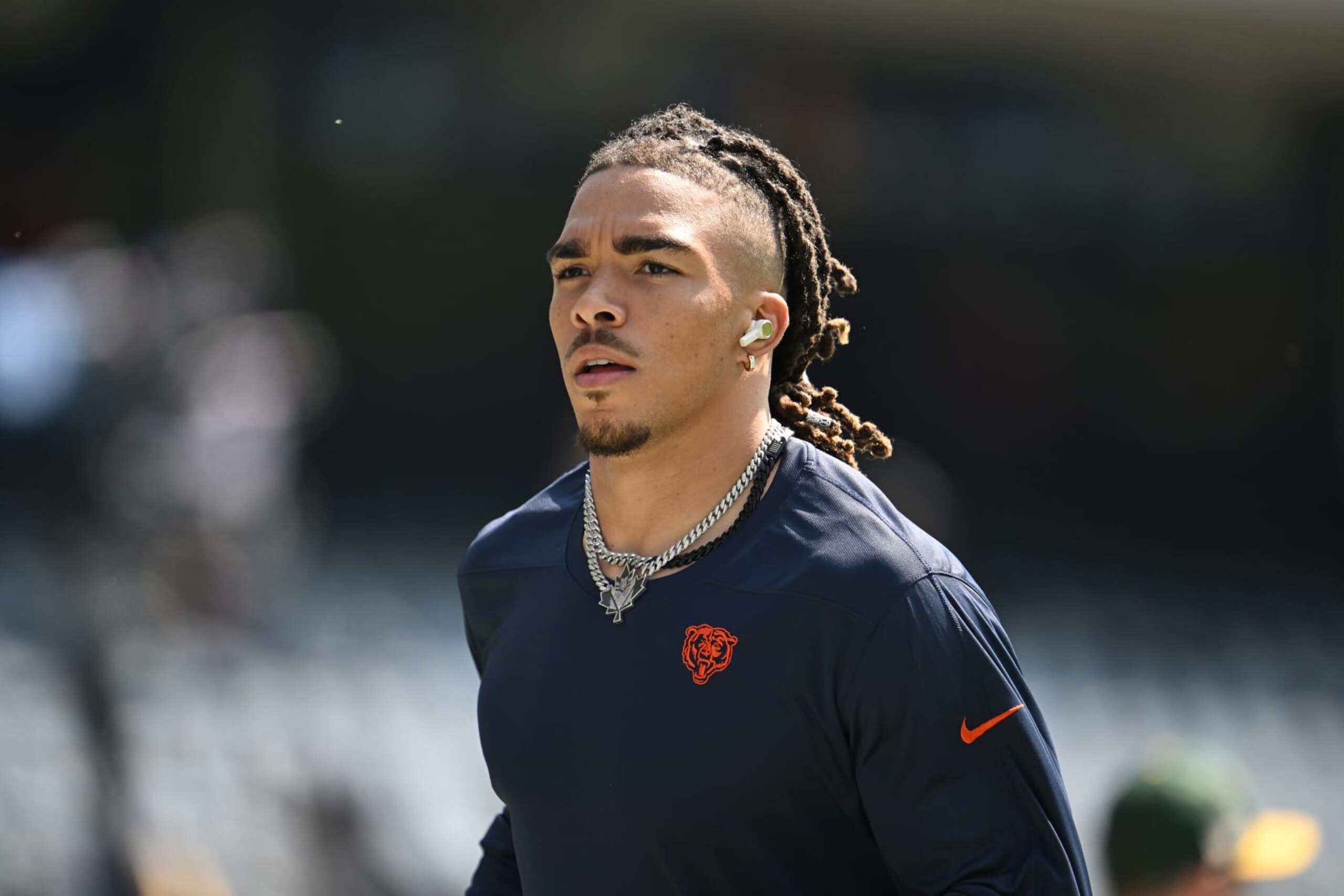 CHICAGO, ILLINOIS - SEPTEMBER 10: Chase Claypool #10 of the Chicago Bears warms-up prior to a game against the Green Bay Packers at Soldier Field on September 10, 2023 in Chicago, Illinois. (Photo by Quinn Harris/Getty Images) CHICAGO, ILLINOIS - SEPTEMBER 10: Chase Claypool #10 of the Chicago Bears warms-up prior to a game against the Green Bay Packers at Soldier Field on September 10, 2023 in Chicago, Illinois. (Photo by Quinn Harris/Getty Images)