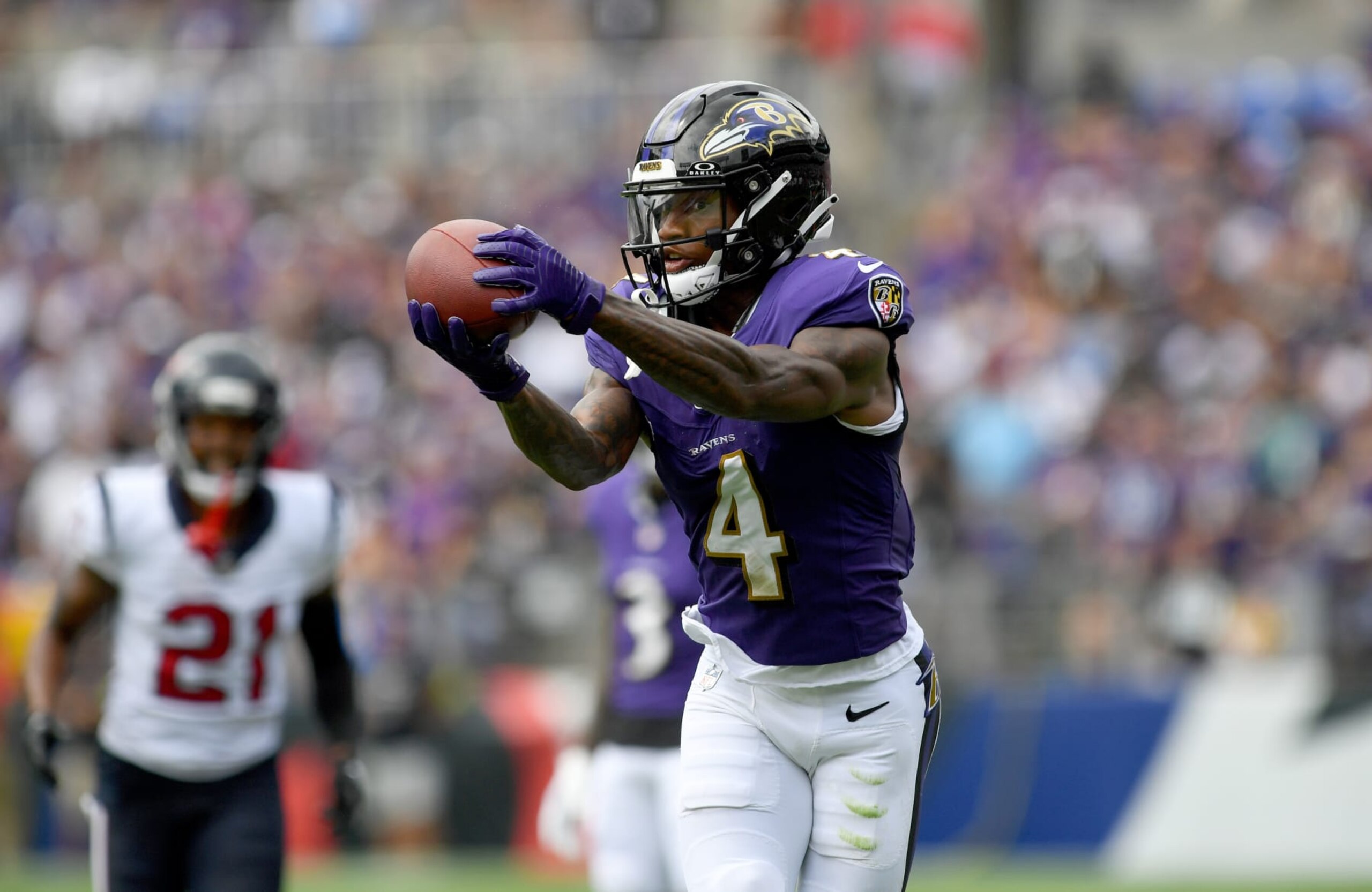 BALTIMORE, MD - SEPTEMBER 10: Ravens wide receiver/punt returner Zay Flowers (4) catches a deep pass during the first quarter during the Houston Texans versus Baltimore Ravens NFL game at M&T Bank Stadium on September 10, 2023 in Baltimore, MD. (Photo by Randy Litzinger/Icon Sportswire via Getty Images)