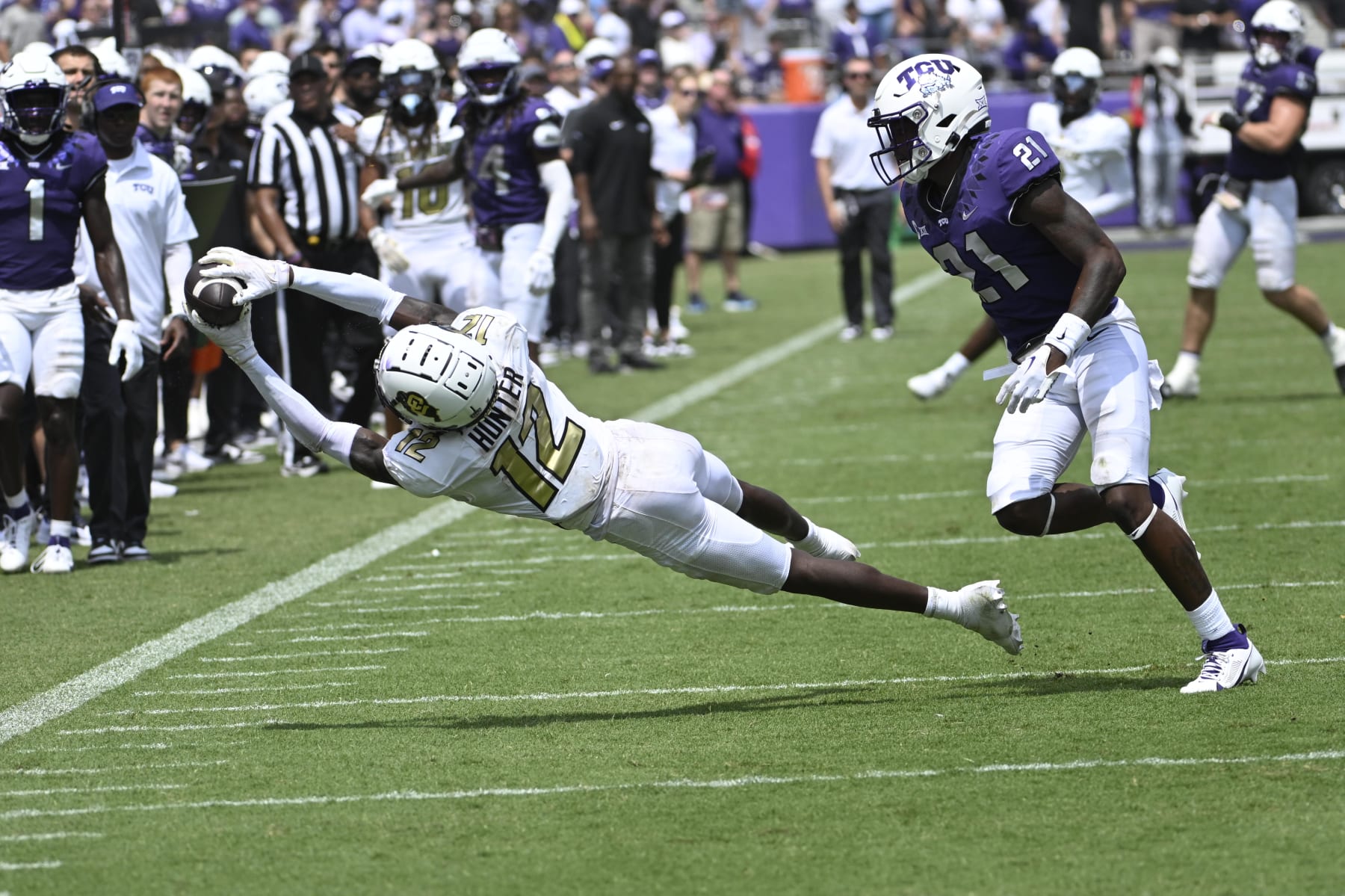 College Football: Colorado Travis Hunter (12) in action, makes the catch vs. TCU at Amon G. Carter Stadium. 
Fort Worth, TX 9/2/2023
CREDIT: Greg Nelson (Photo by Greg Nelson/Sports Illustrated via Getty Images) 
(Set Number: X164412 TK1)