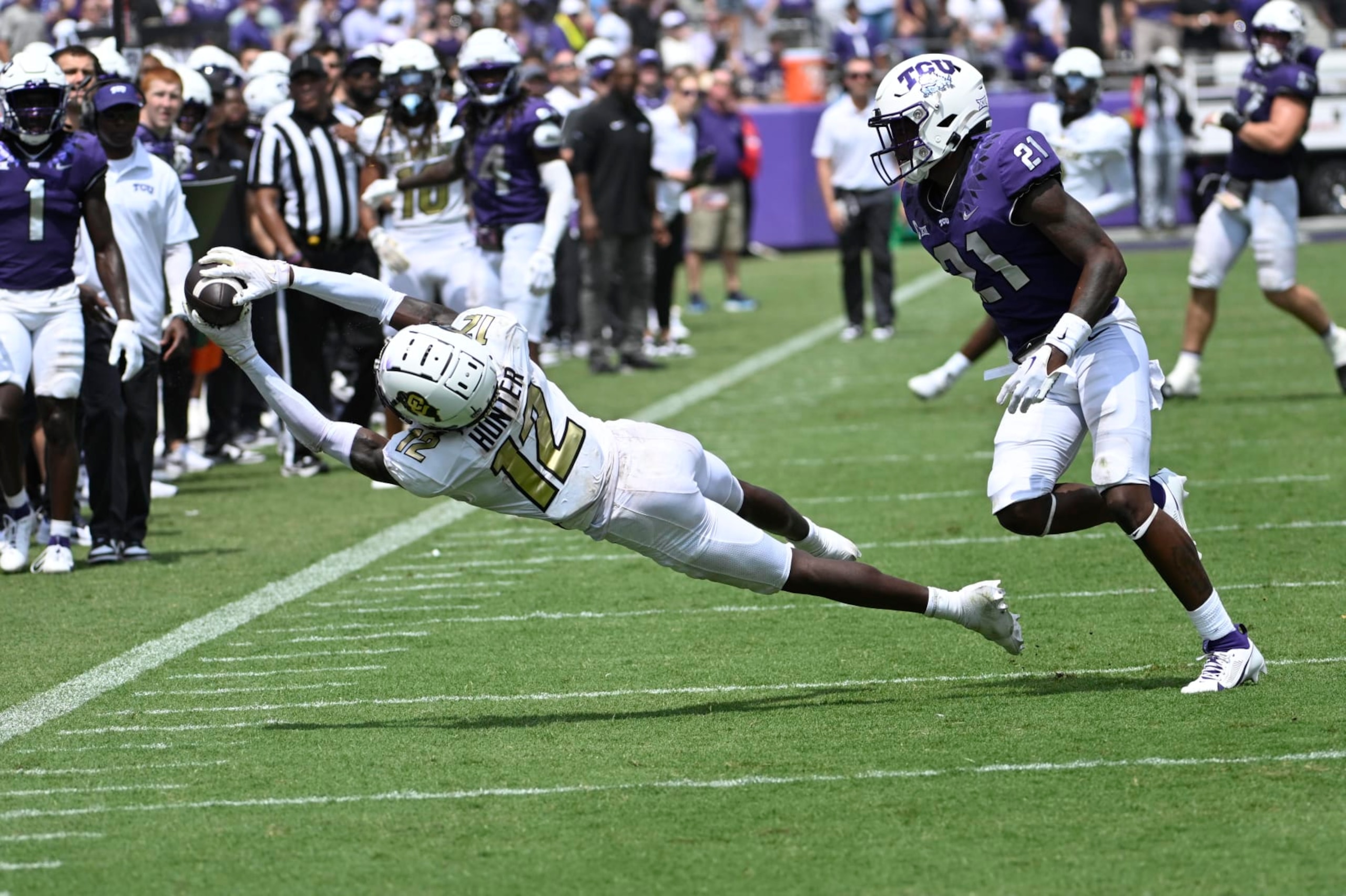 College Football: Colorado Travis Hunter (12) in action, makes the catch vs. TCU at Amon G. Carter Stadium. 
Fort Worth, TX 9/2/2023
CREDIT: Greg Nelson (Photo by Greg Nelson/Sports Illustrated via Getty Images) 
(Set Number: X164412 TK1)