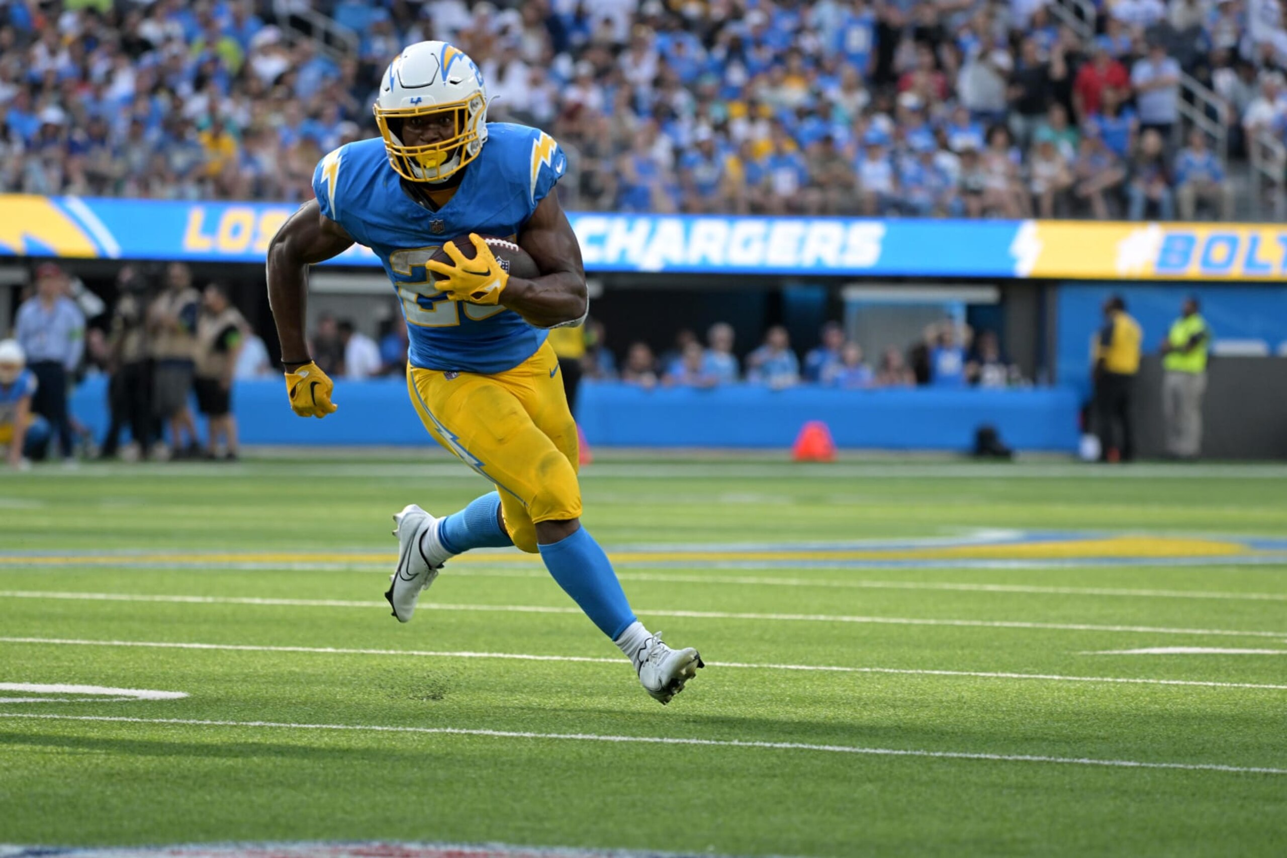 Football: Los Angeles Chargers Joshua Kelley (25) in action, runs with the football vs. Miami Dolphins at SoFi Stadium. 
Denver, CO 9/10/2023 
CREDIT: Kohjiro Kinno (Photo by Kohjiro Kinno/Sports Illustrated via Getty Images) 
(Set Number: X164423 TK1)