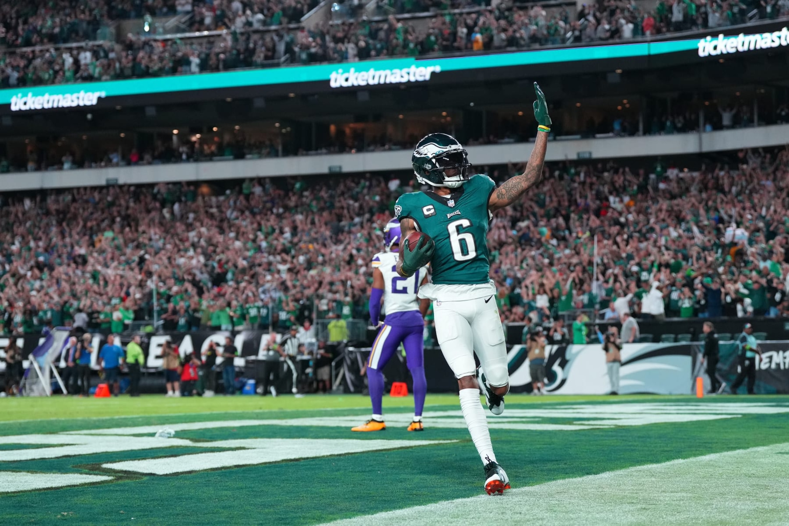 PHILADELPHIA, PENNSYLVANIA - SEPTEMBER 14: DeVonta Smith #6 of the Philadelphia Eagles celebrates after scoring a 63-yard receiving touchdown during the third quarter against the Minnesota Vikings at Lincoln Financial Field on September 14, 2023 in Philadelphia, Pennsylvania. (Photo by Mitchell Leff/Getty Images)