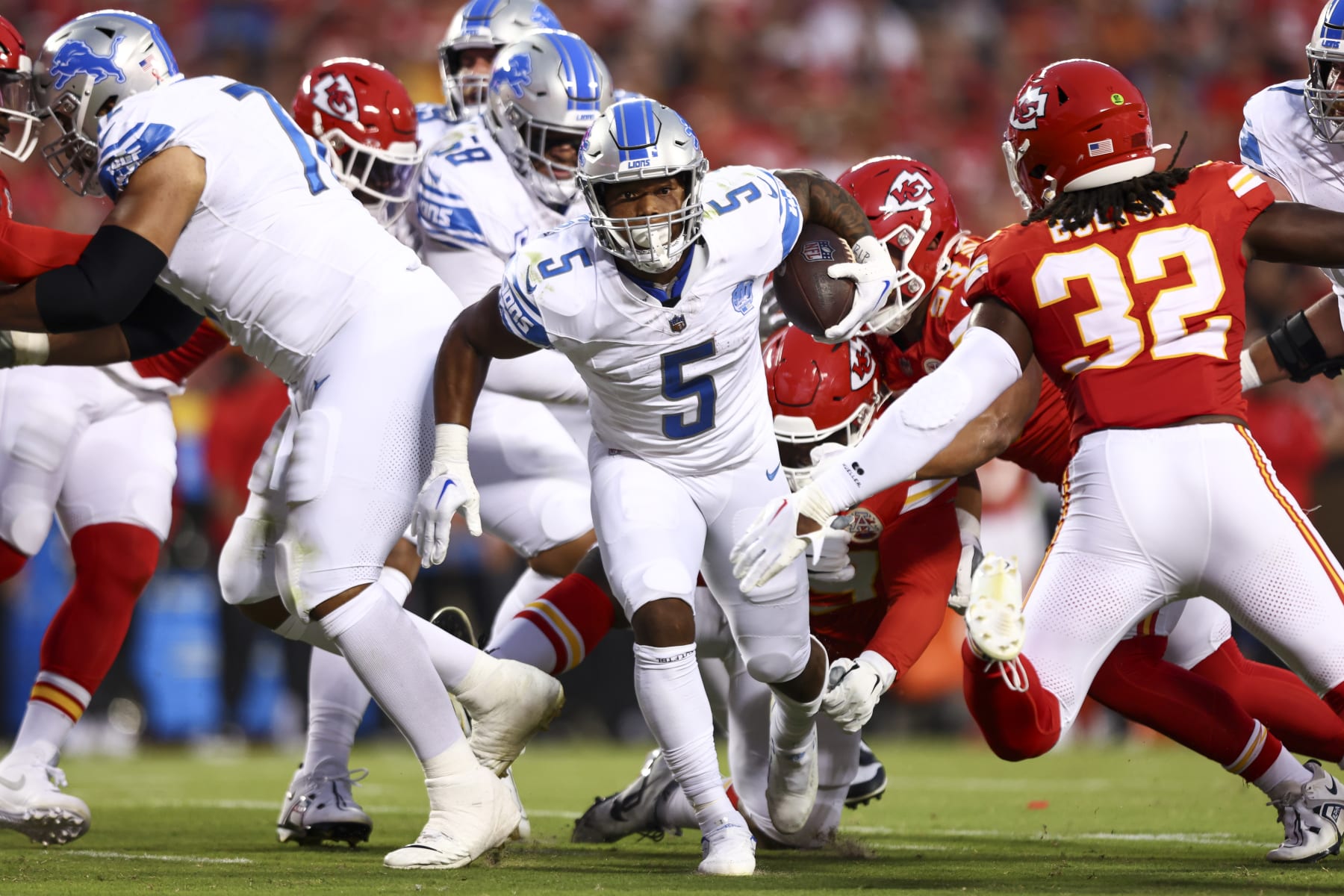 KANSAS CITY, MO - SEPTEMBER 7: David Montgomery #5 of the Detroit Lions carries the ball during the first quarter of an NFL football game against the Kansas City Chiefs at GEHA Field at Arrowhead Stadium on September 7, 2023 in Kansas City, Missouri. (Photo by Kevin Sabitus/Getty Images)