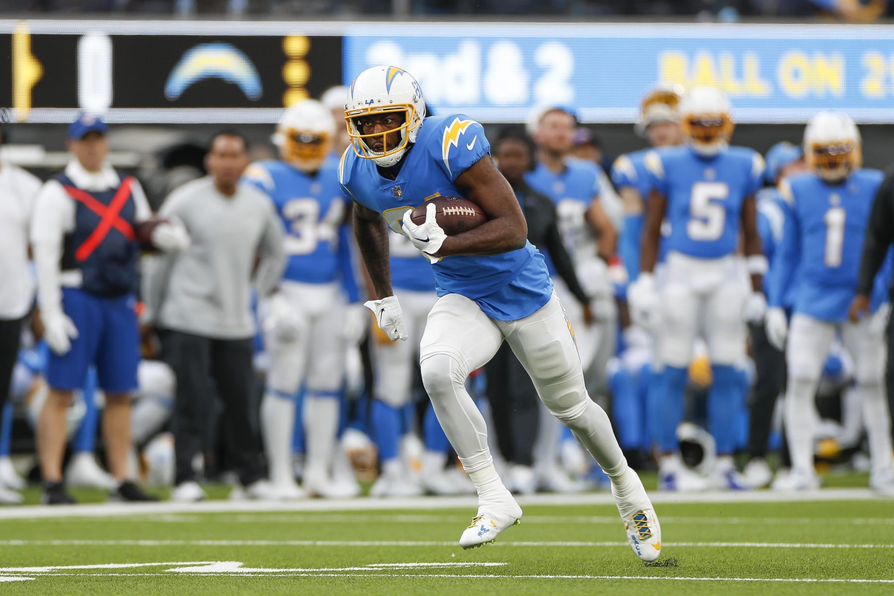 INGLEWOOD, CA - JANUARY 01: Los Angeles Chargers wide receiver Mike Williams (81) runs with the ball during an NFL regular season game between the Los Angeles Rams and the Los Angeles Chargers on January 01, 2023, at SoFi Stadium in Inglewood, CA. (Photo by Brandon Sloter/Icon Sportswire via Getty Images)