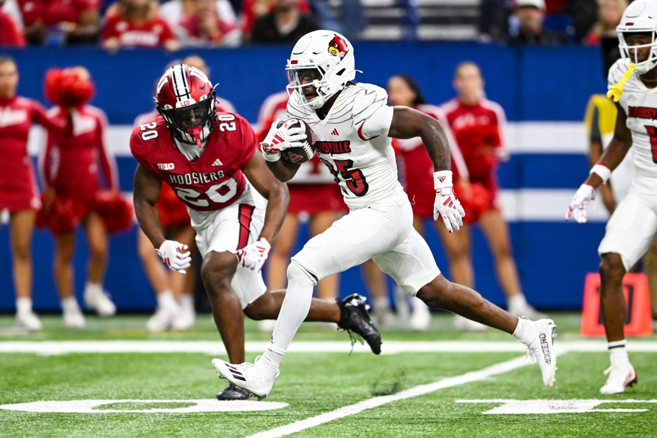 INDIANAPOLIS, IN - SEPTEMBER 16: Louisville RB Jawhar Jordan (25) runs the ball in for a touchdown during a college football game between the Louisville Cardinals and Indiana Hoosiers on September 16, 2023 at Lucas Oil Stadium in Indianapolis, Indiana. (Photo by James Black/Icon Sportswire via Getty Images) INDIANAPOLIS, IN - SEPTEMBER 16: Louisville RB Jawhar Jordan (25) runs the ball in for a touchdown during a college football game between the Louisville Cardinals and Indiana Hoosiers on September 16, 2023 at Lucas Oil Stadium in Indianapolis, Indiana. (Photo by James Black/Icon Sportswire via Getty Images)
