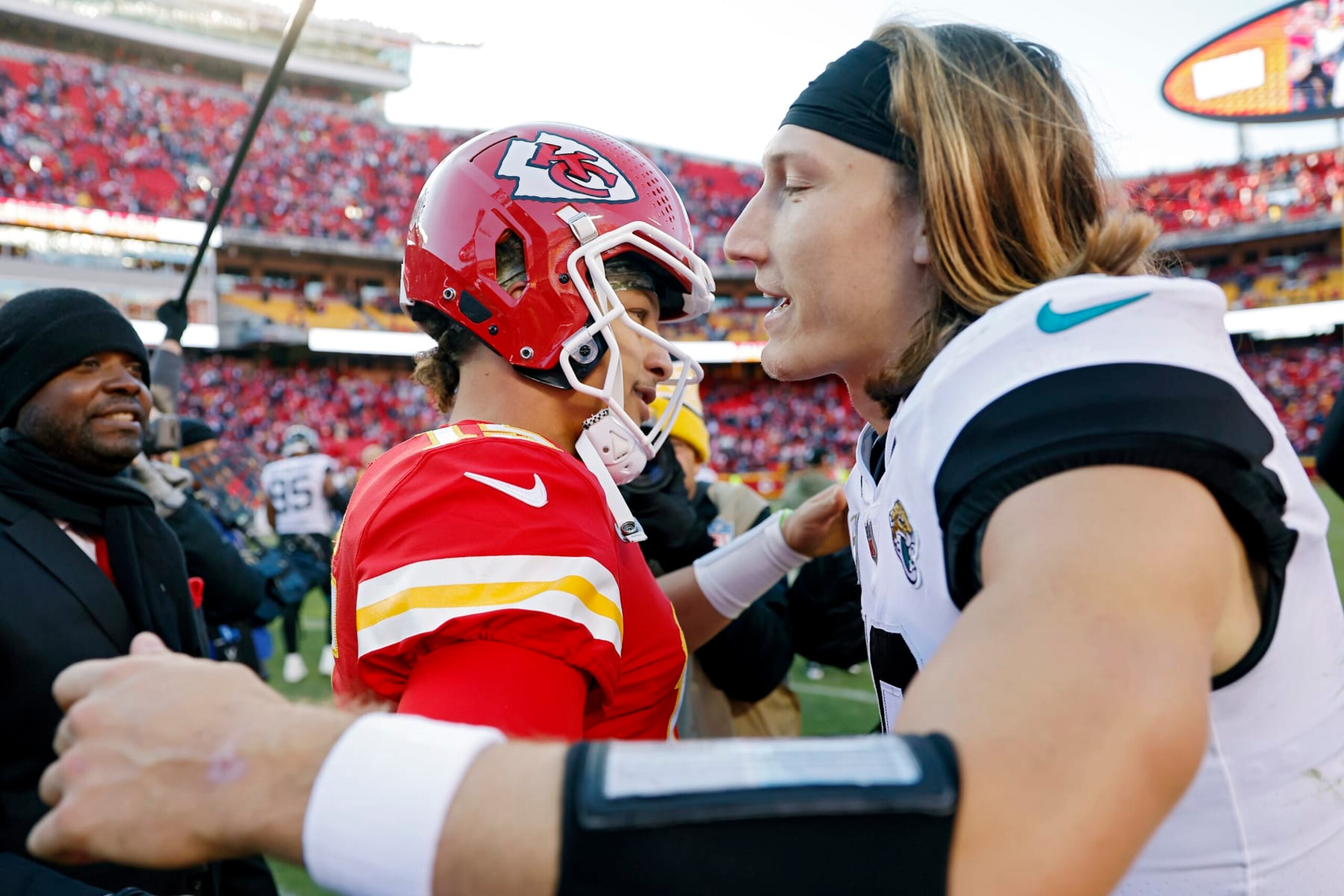 KANSAS CITY, MISSOURI - NOVEMBER 13: Patrick Mahomes #15 of the Kansas City Chiefs hugs Trevor Lawrence #16 of the Jacksonville Jaguars after the Chiefs defeated the Jaguars 27-17 at Arrowhead Stadium on November 13, 2022 in Kansas City, Missouri. (Photo by David Eulitt/Getty Images)
