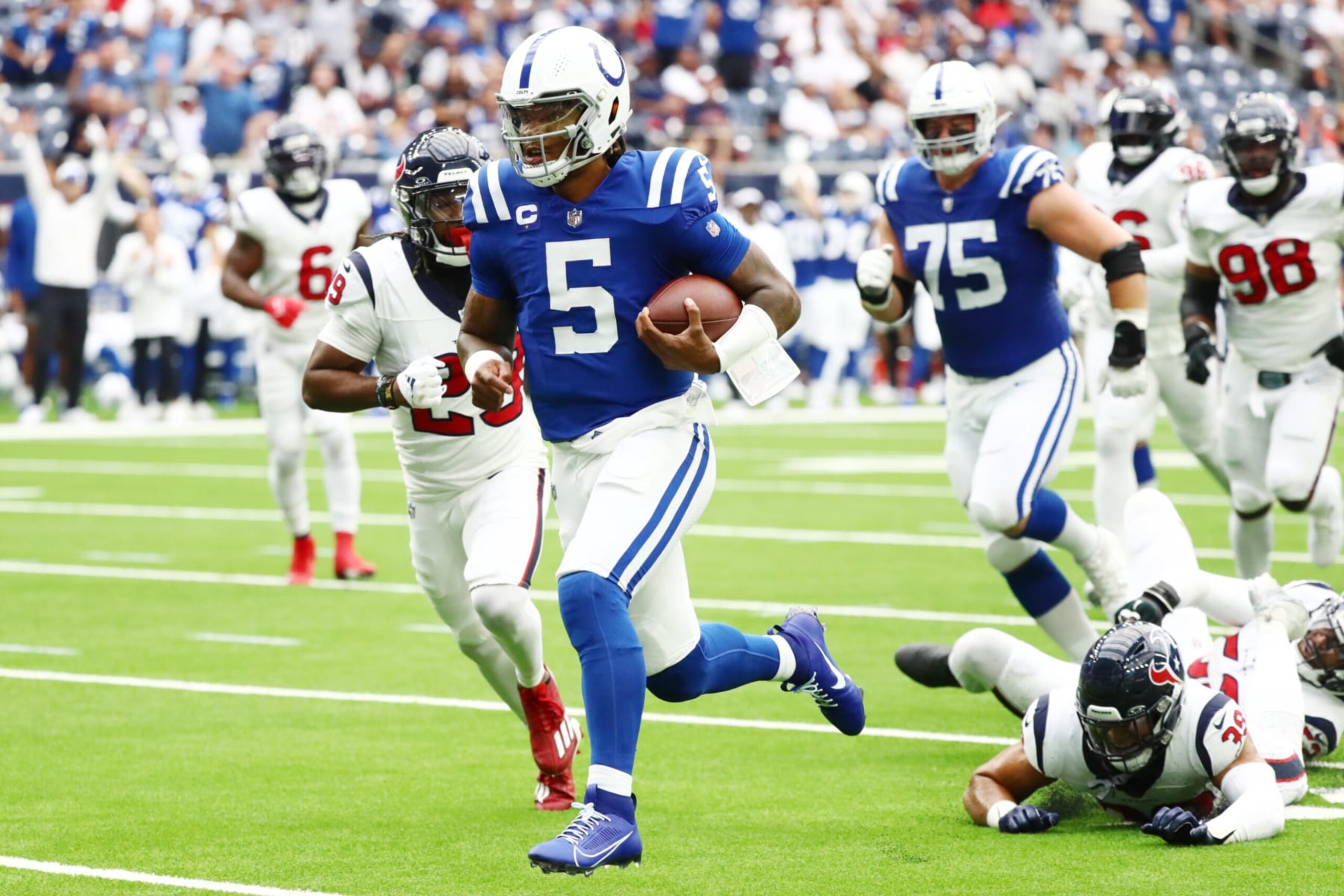 HOUSTON, TEXAS - SEPTEMBER 17: Anthony Richardson #5 of the Indianapolis Colts scores a rushing touchdown during the first quarter against the Houston Texans at NRG Stadium on September 17, 2023 in Houston, Texas. (Photo by Bob Levey/Getty Images)
