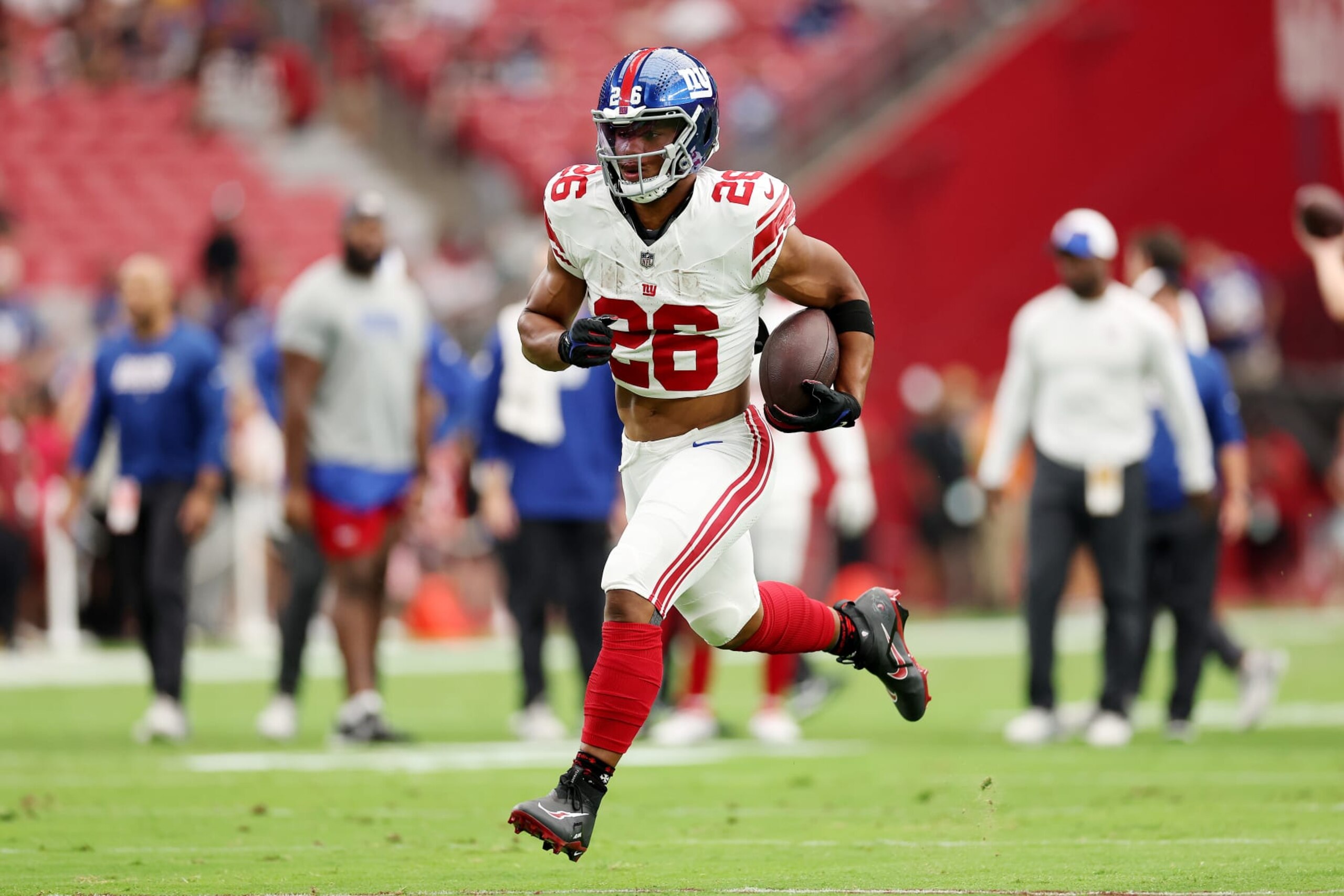 GLENDALE, ARIZONA - SEPTEMBER 17: Saquon Barkley #26 of the New York Giants warms up before the game against the Arizona Cardinals at State Farm Stadium on September 17, 2023 in Glendale, Arizona. (Photo by Christian Petersen/Getty Images)