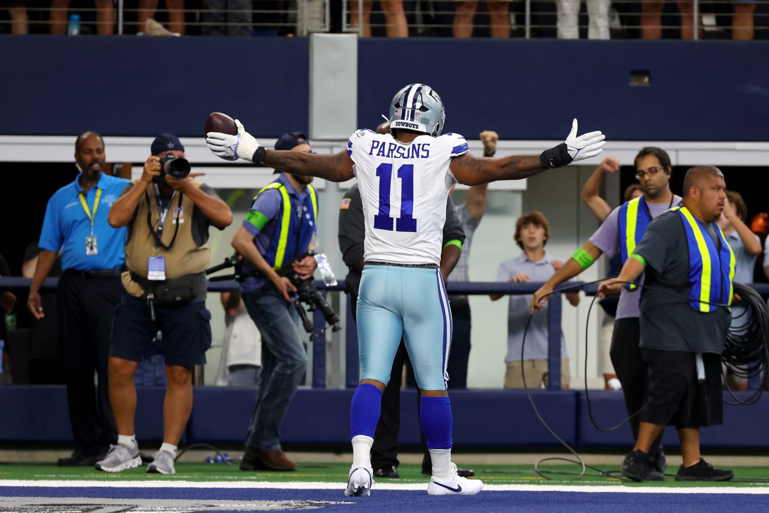ARLINGTON, TEXAS - SEPTEMBER 17: Micah Parsons #11 of the Dallas Cowboys reacts to a play during the third quarter against the New York Jets at AT&T Stadium on September 17, 2023 in Arlington, Texas. (Photo by Richard Rodriguez/Getty Images) ARLINGTON, TEXAS - SEPTEMBER 17: Micah Parsons #11 of the Dallas Cowboys reacts to a play during the third quarter against the New York Jets at AT&T Stadium on September 17, 2023 in Arlington, Texas. (Photo by Richard Rodriguez/Getty Images)