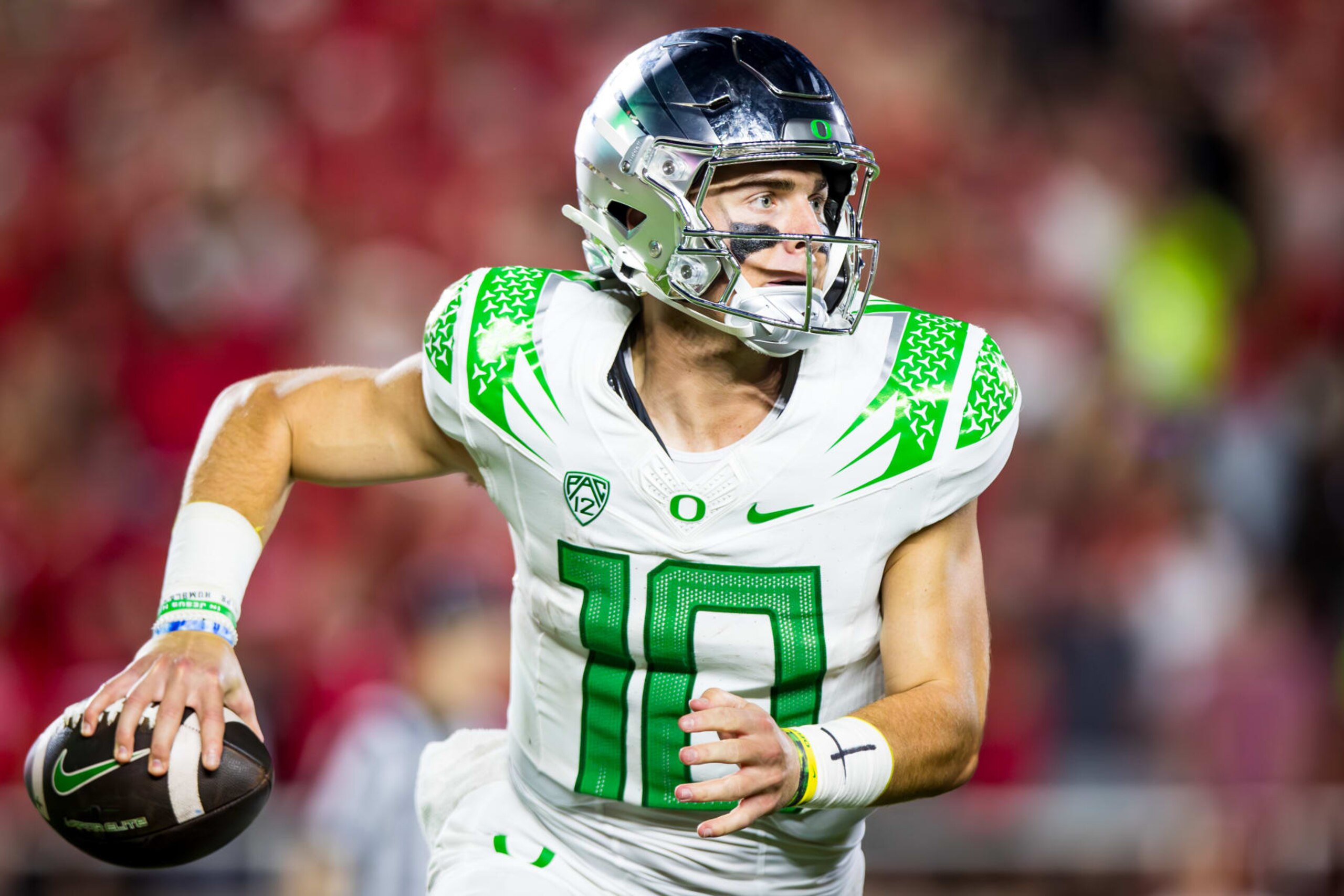 LUBBOCK, TEXAS - SEPTEMBER 09: Bo Nix #10 of the Oregon Ducks runs with the ball during the second half of the game against the Texas Tech Red Raiders at Jones AT&T Stadium on September 09, 2023 in Lubbock, Texas. (Photo by John E. Moore III/Getty Images)